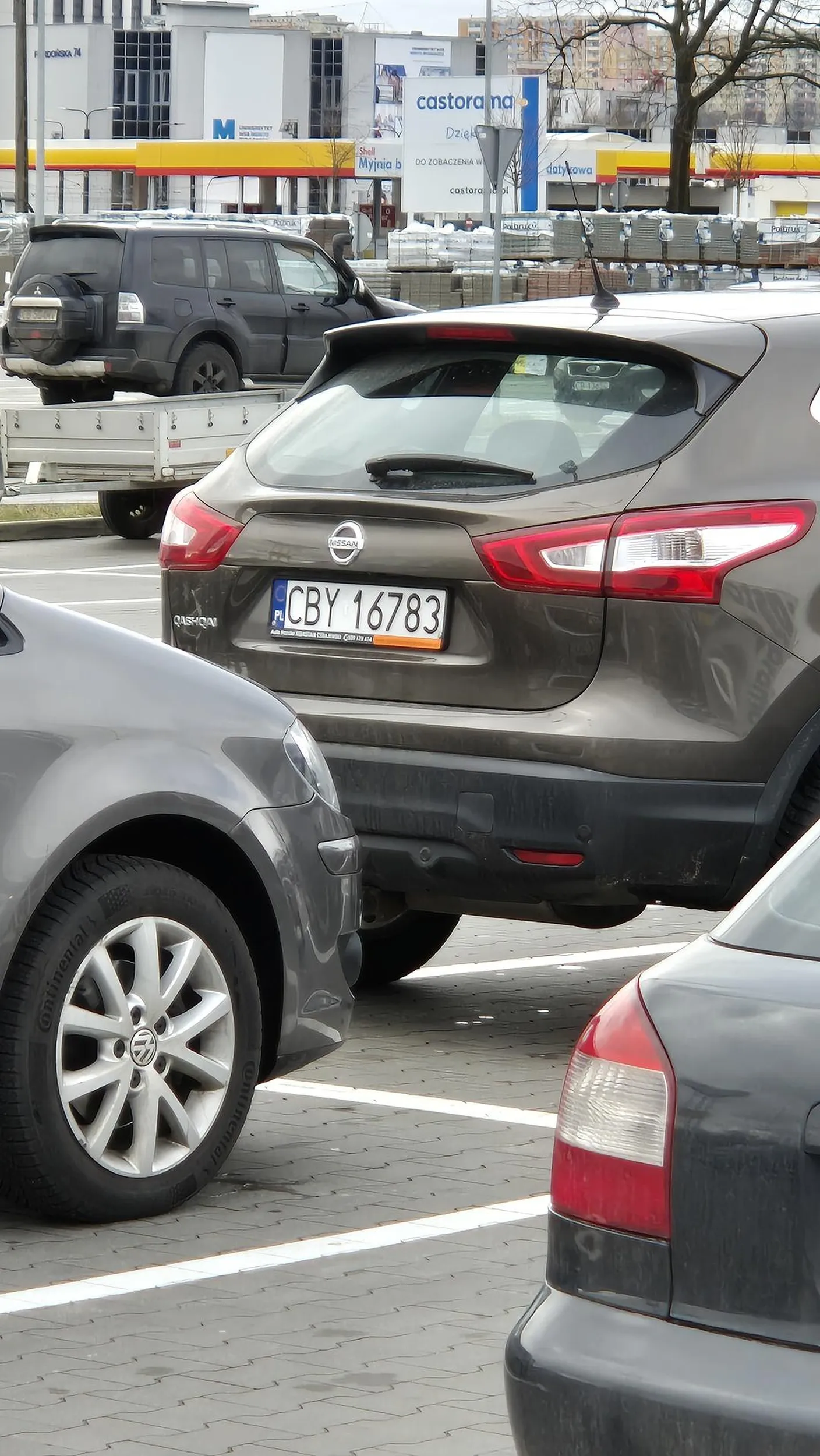 Uważajcie na tego idiote chlop gwałtownie zatrzymuje sie na pustej drodze robiąc próbę wymuszenia ubezpieczenia