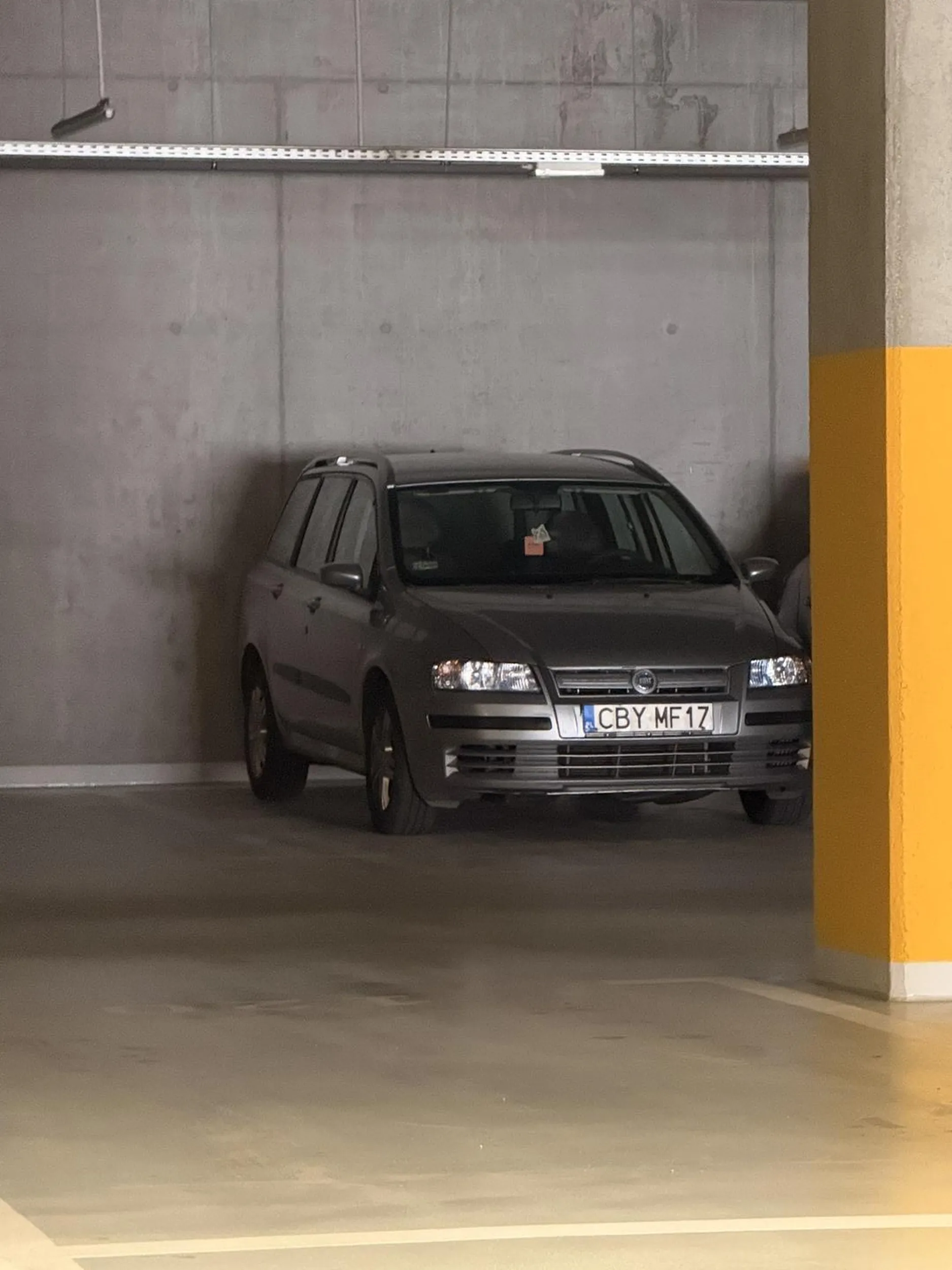 Naucz się jeździć. A jak taki cwany do wyhamowania kogoś to następnym razem wyjdź z auta