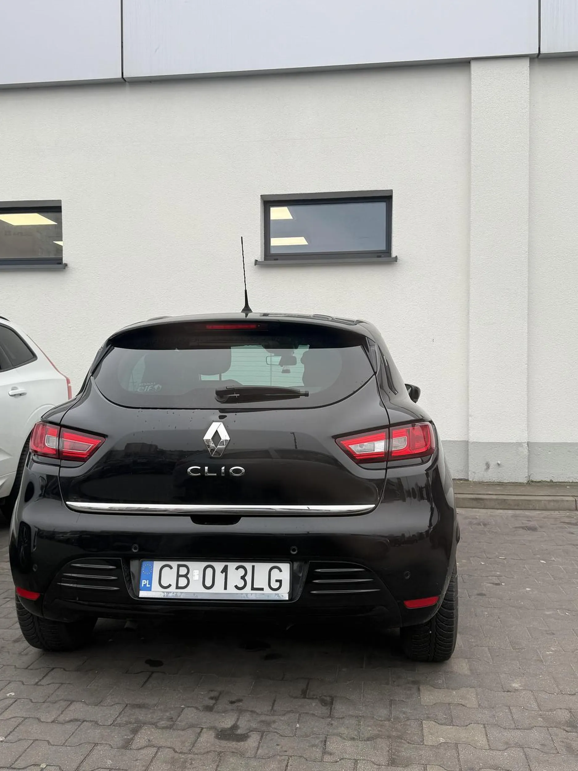 Na egzamin doszkalający z parkowania zapraszam… człowiek z chorymi plecami musiał od strony pasażera wsiadać, a parking jest duży i ma szerokie miejsca :(