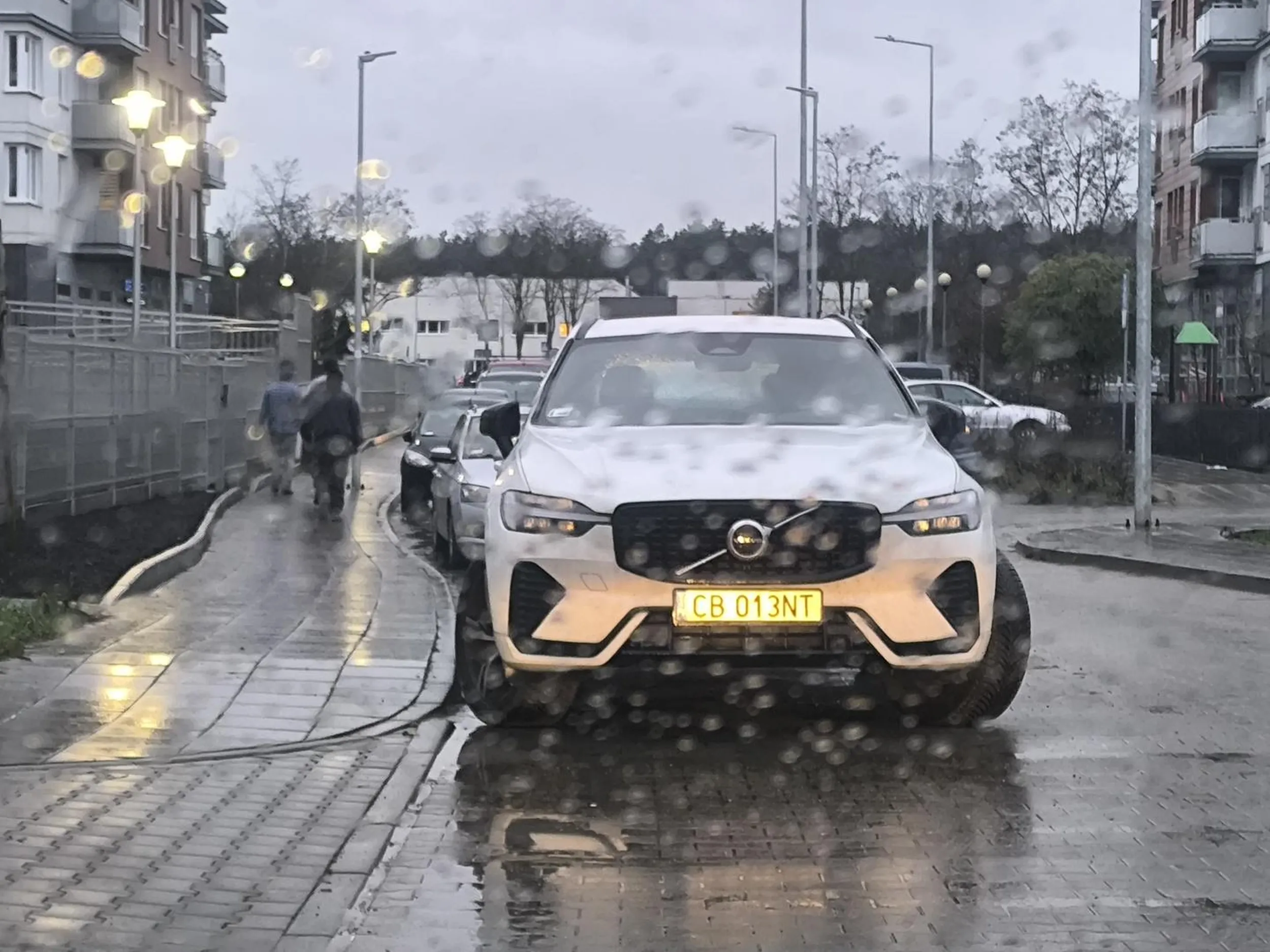 Śmieć i oszust. Pato deweloper z Fordonu. Łysy okularnik