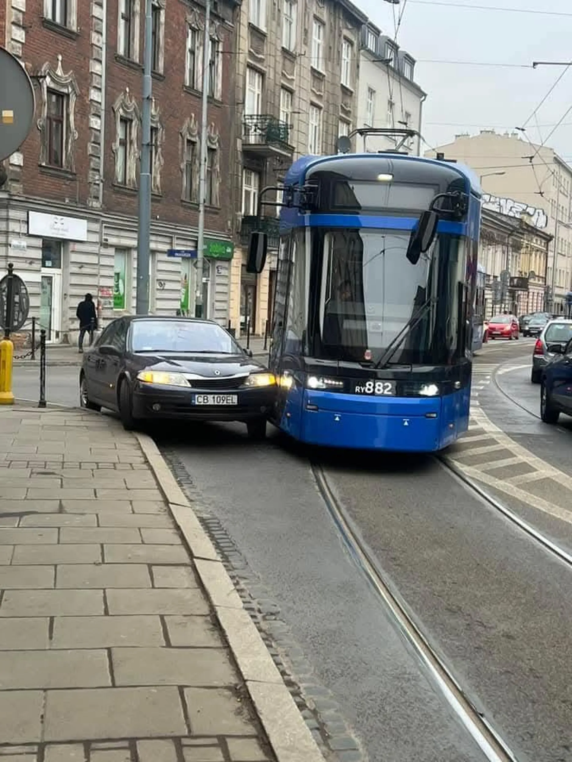 panie, my se spokojnie jedziemy, a tu z nikąd z nienacka tramwaj wyskakuje!