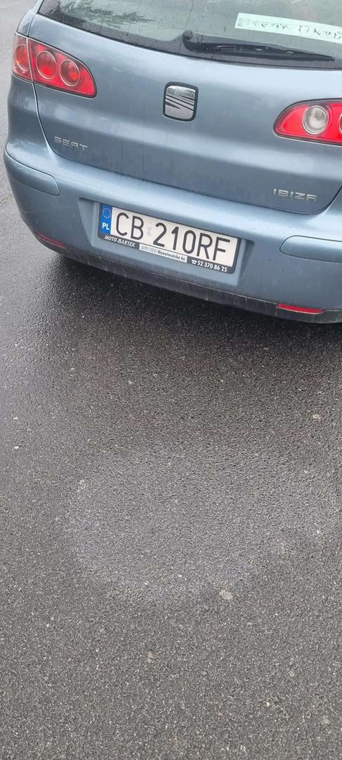 Kierowca Poczty Polskiej który jeździ niebezpiecznie prawie rozjechał ludzi.