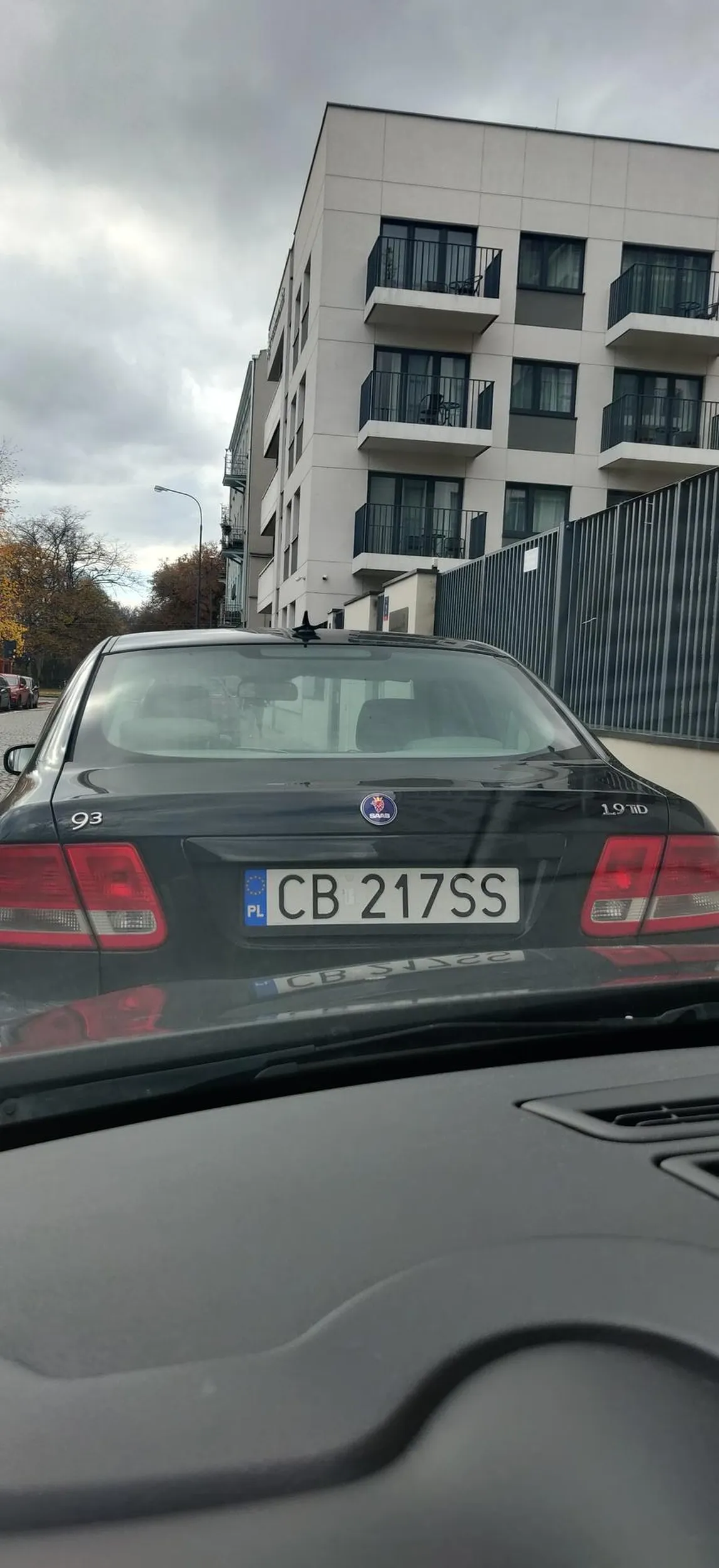 Nie umie parkować, mój pojazd został zastawiony.