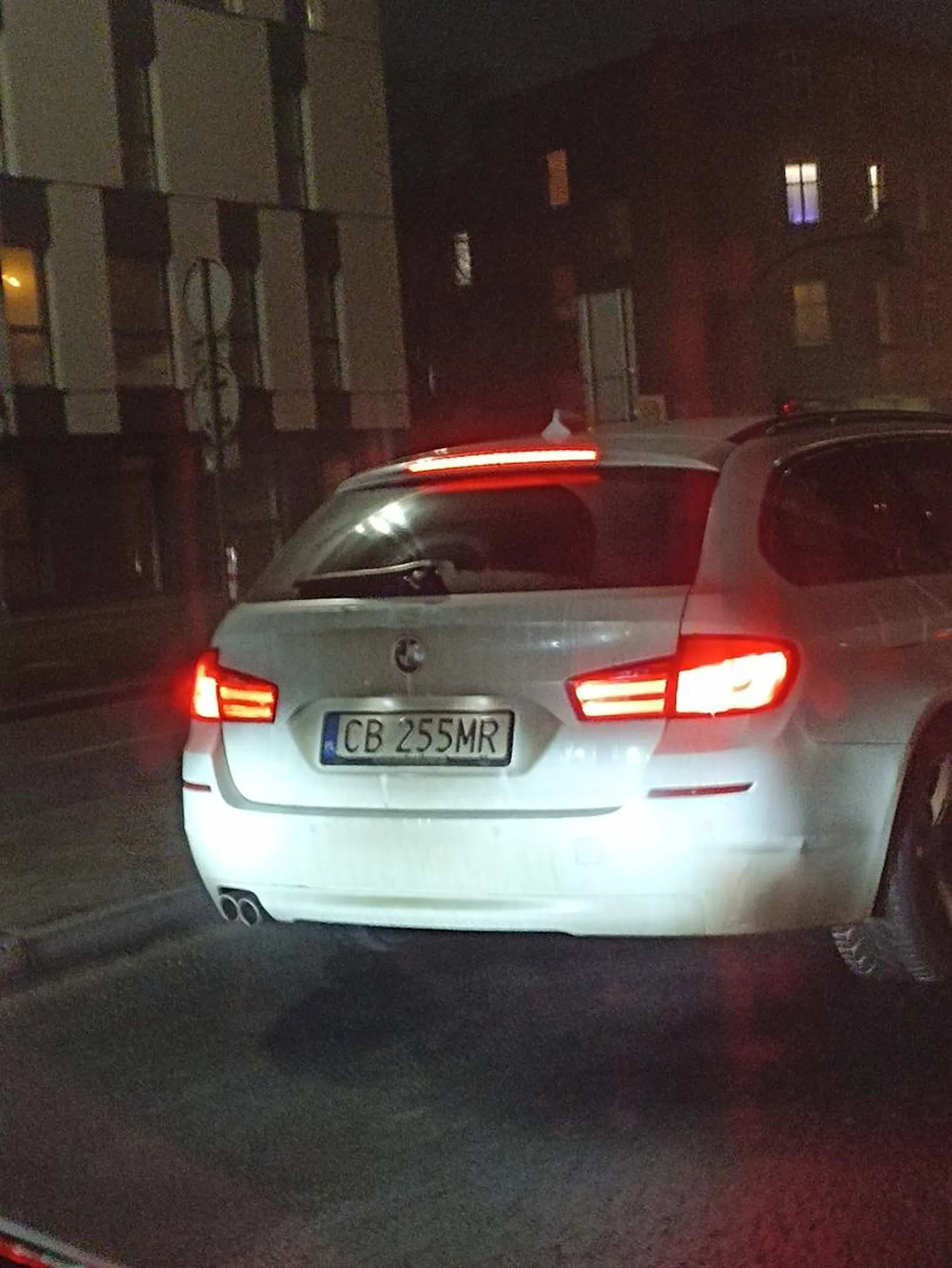 Burak i cham niebezpiecznie wymusza pierwszeństwo