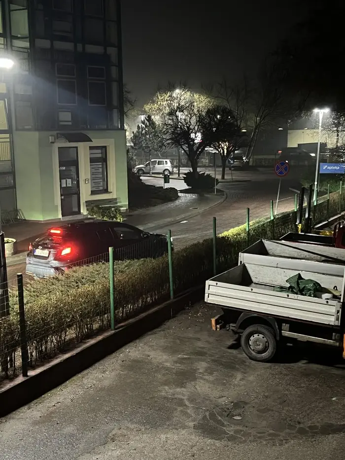 Pół dnia na zakazie, skutecznie blokował przejazd dla karetki i dostawców.