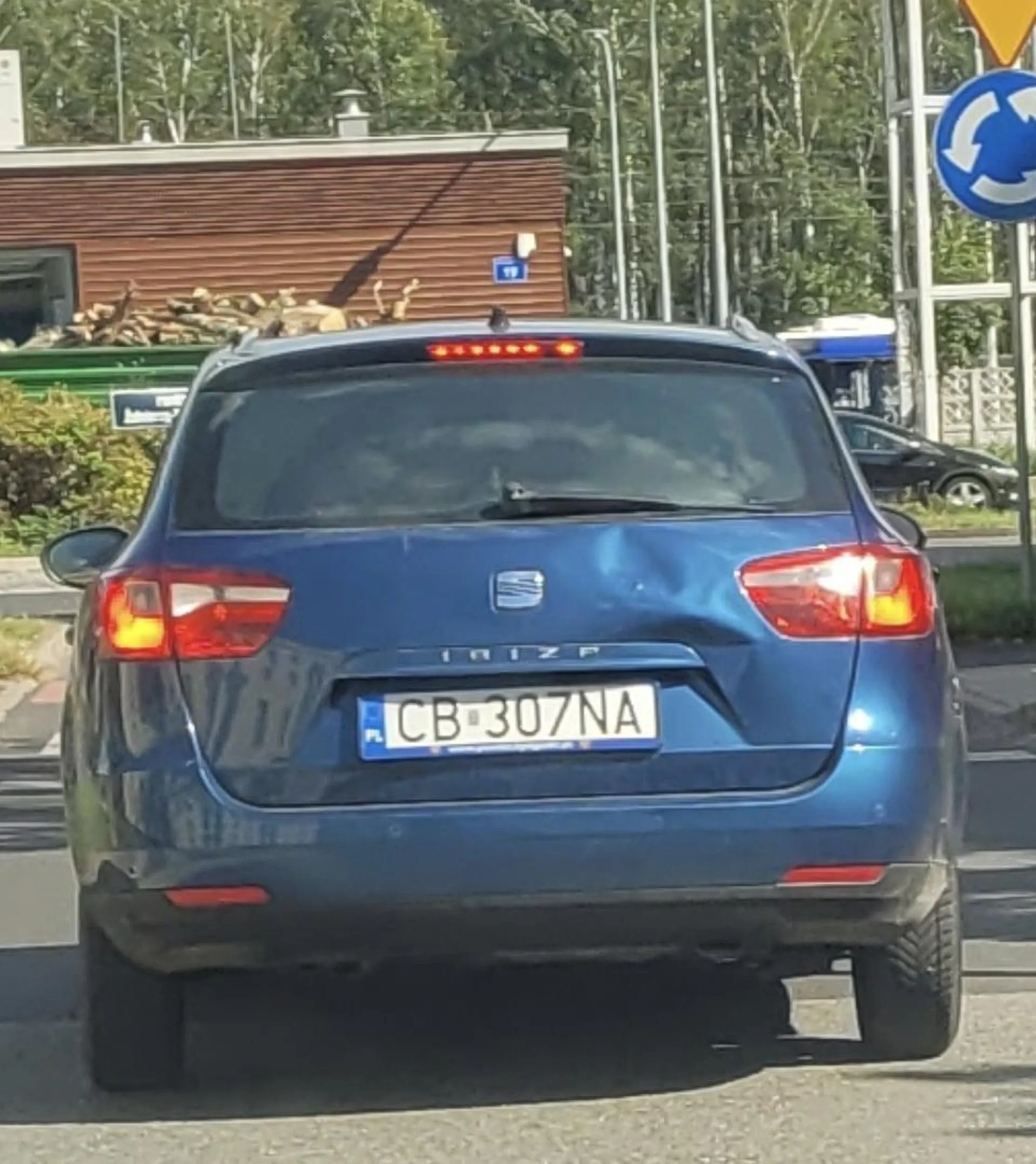 Uwarzać na tę kxxxx. Prowokuje do konfrontacji wyzywa odgraża się a gdy do niego wysiądziesz wyciąga scyzoryk z kieszeni