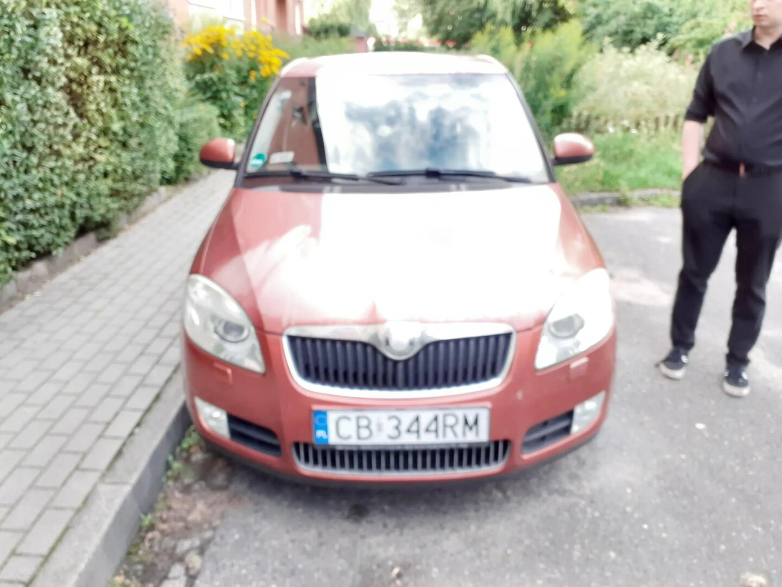 Groźba karalna: przełączanie świateł pozycyjnych z przodu: prawe, lewe. Sfałszowane badanie techniczne.