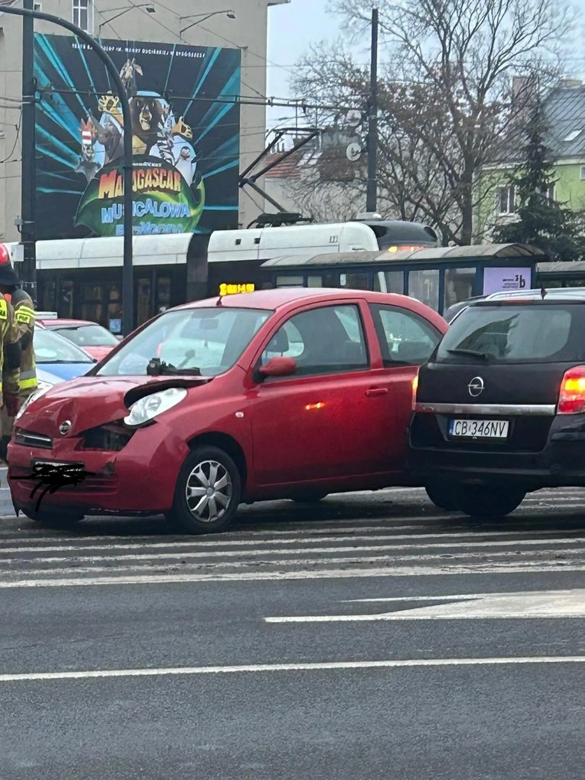Nie dość ze wymusił pierwszeństwo na rondzie to jeszcze jego żona całą winę na mnie zwaliła. Teraz po stłuczce mój mikruś do kasacji najprawdopodobniej :c