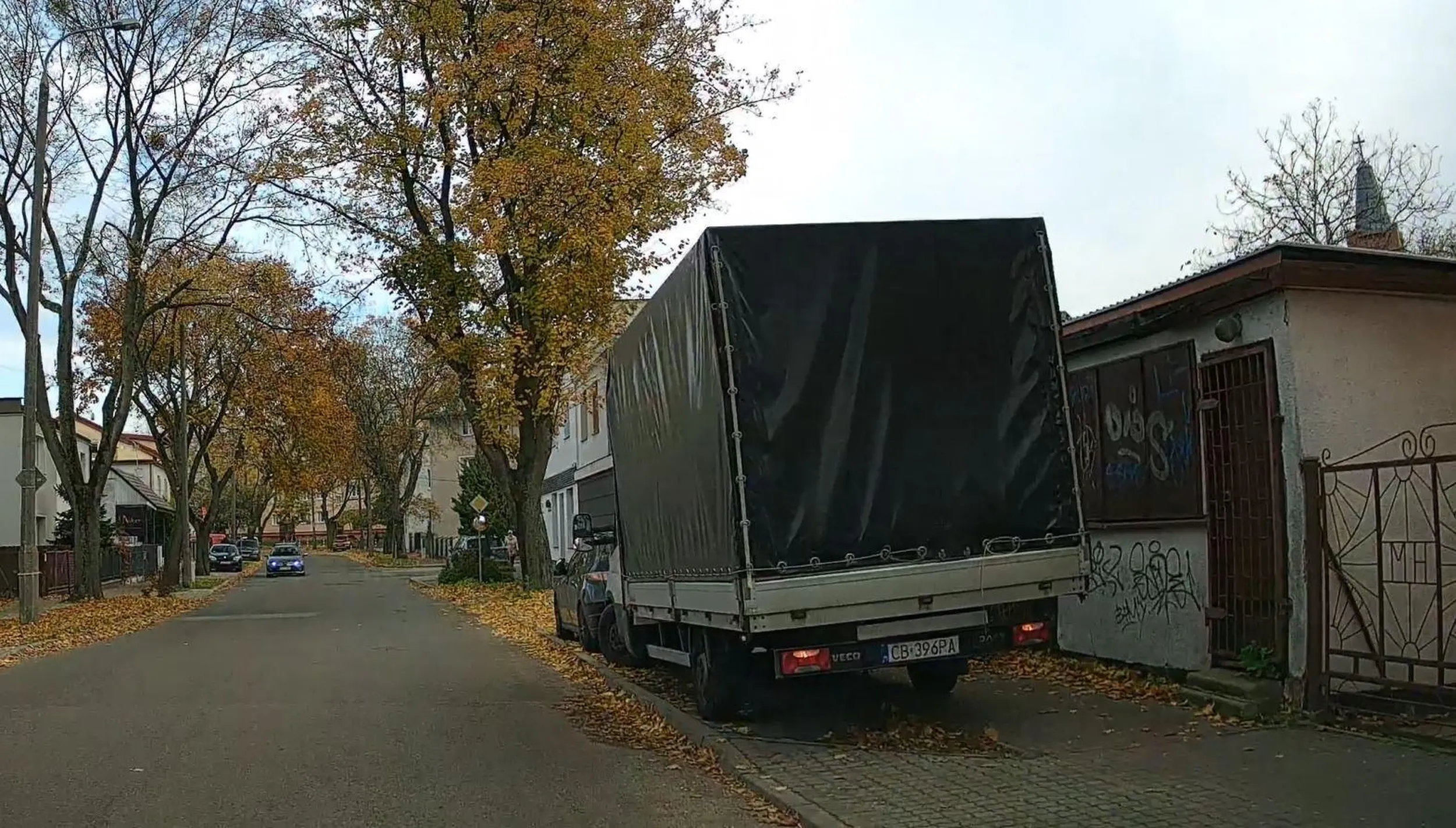 miejsce parkingowe dla pojazdów ciężarowych czy chodnik? tak pytam dla kolegi