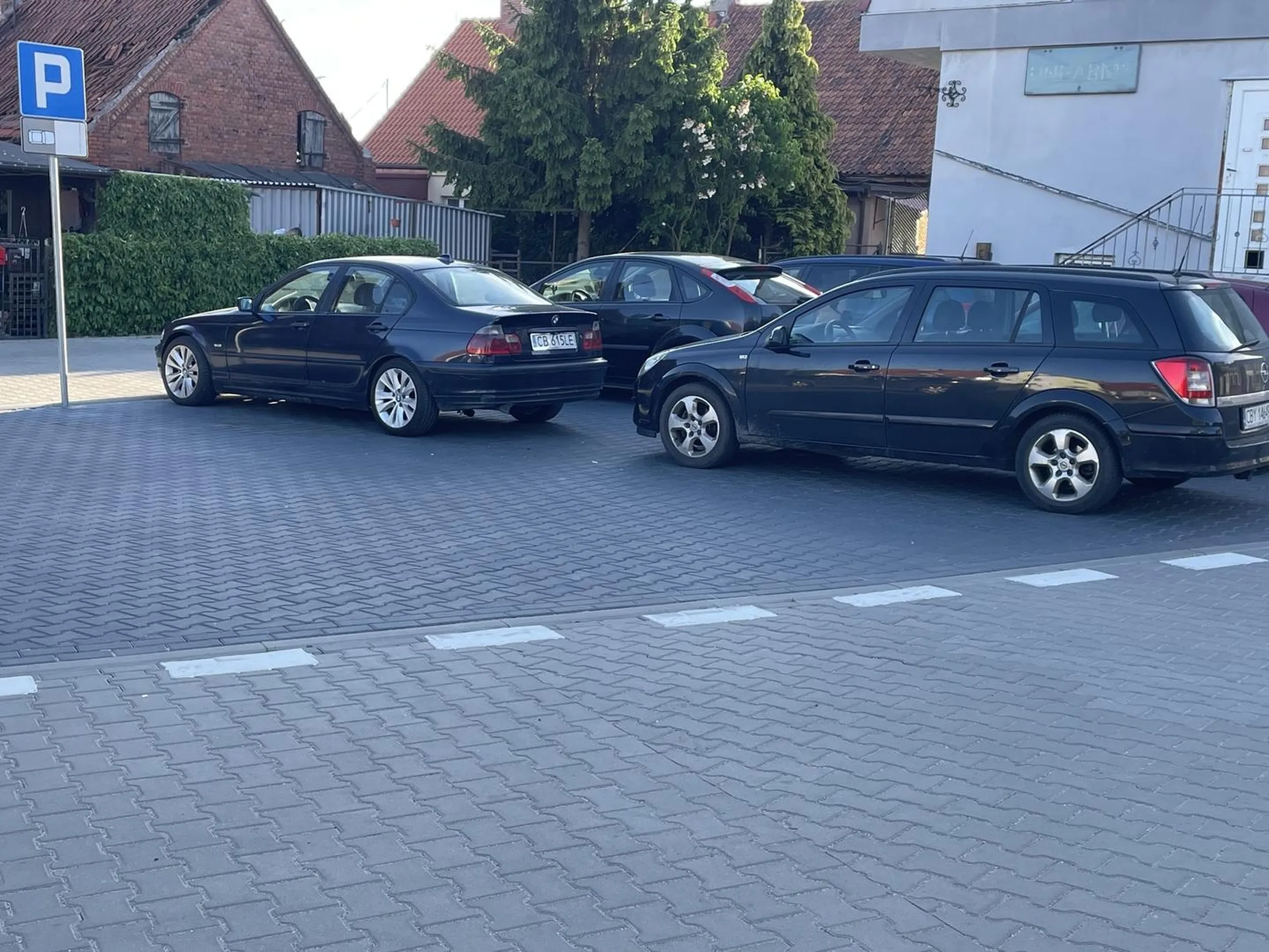 W końcu ktoś dał nauczkę temu piratowi drogowemu nie wyjedzie z tego parkingu