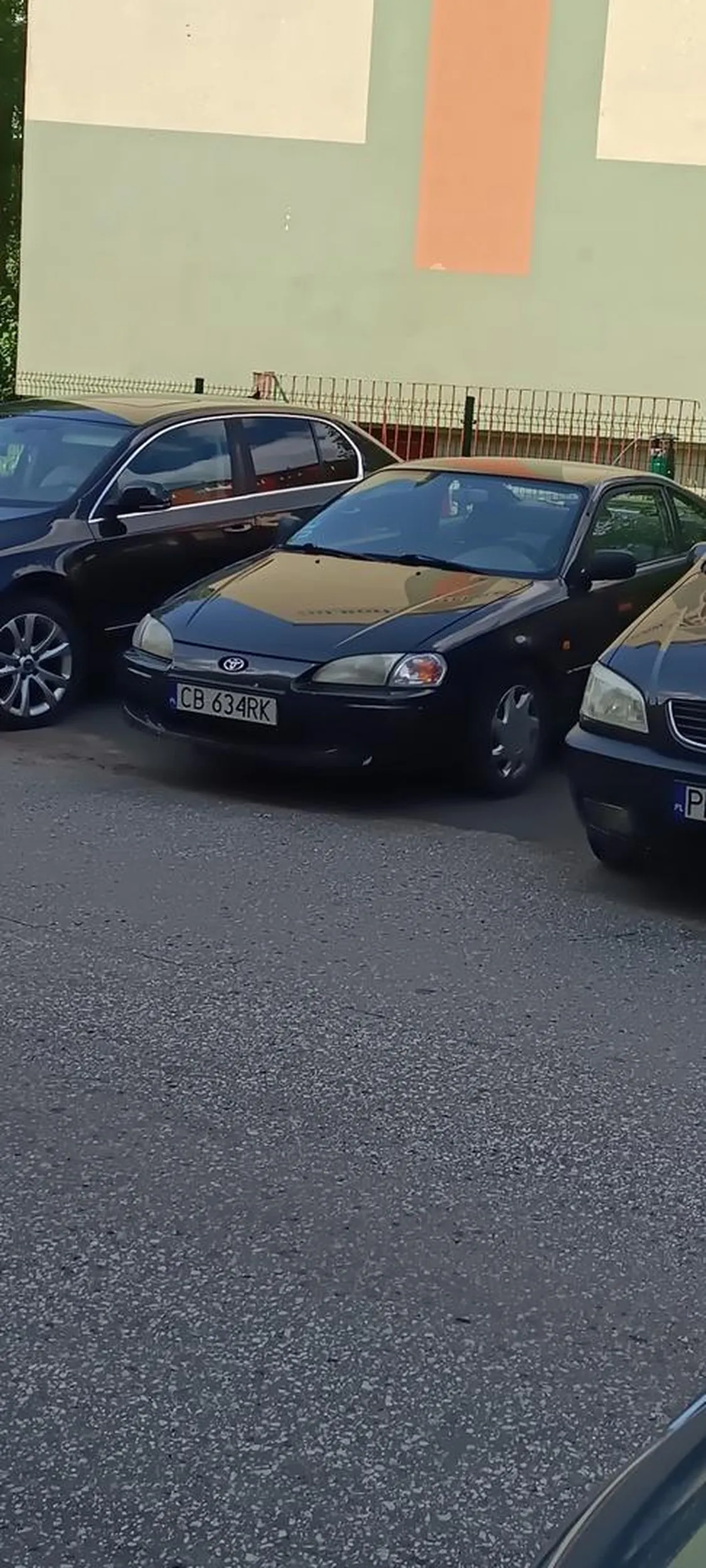 Właściciel czerwonej Toyoty Paseo pozdrawia właściciela/lkę czarnej Paseo :P