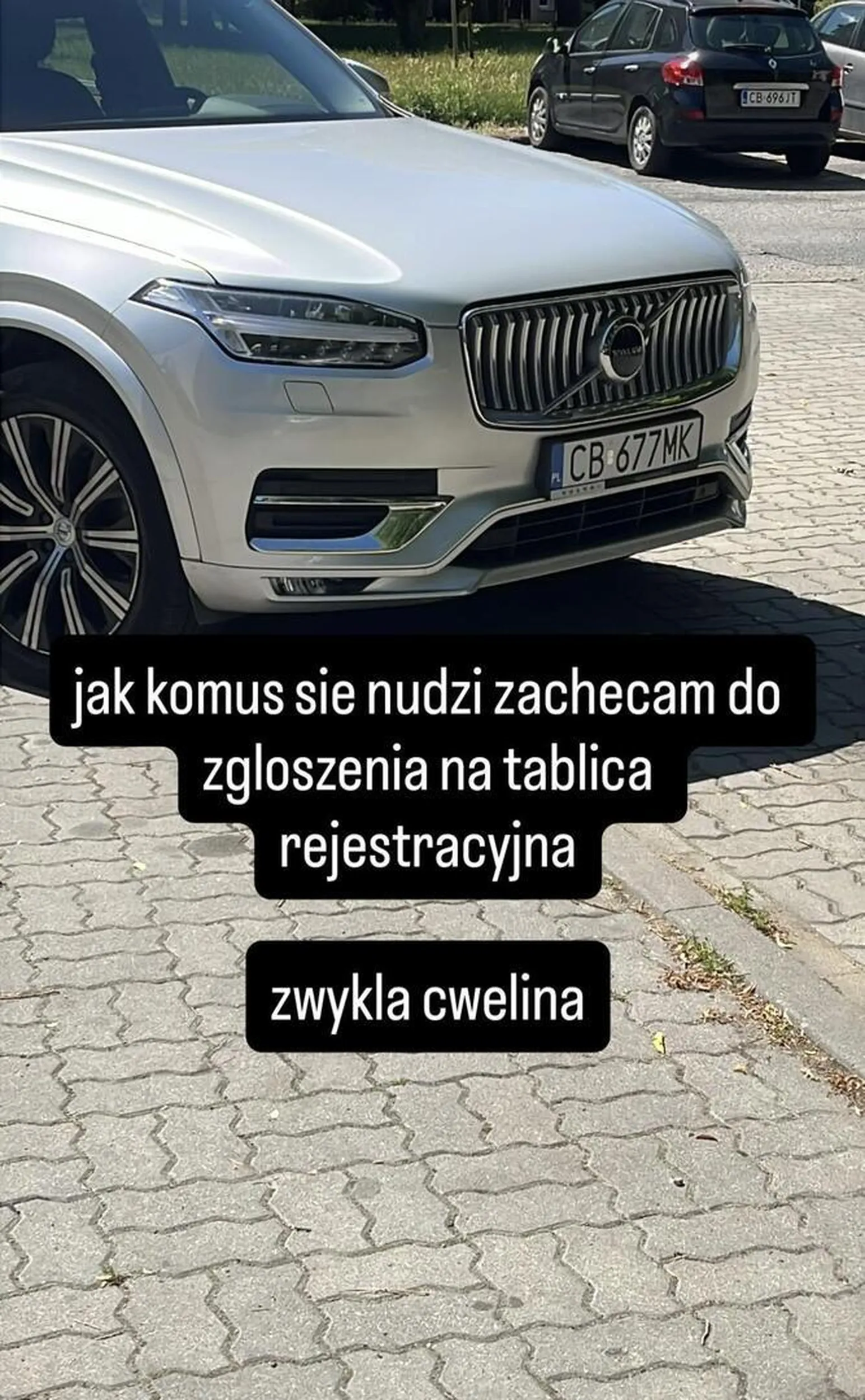 Gratuluje udanego parkowania, polecam wrócić na plac i podszlifować umiejętności