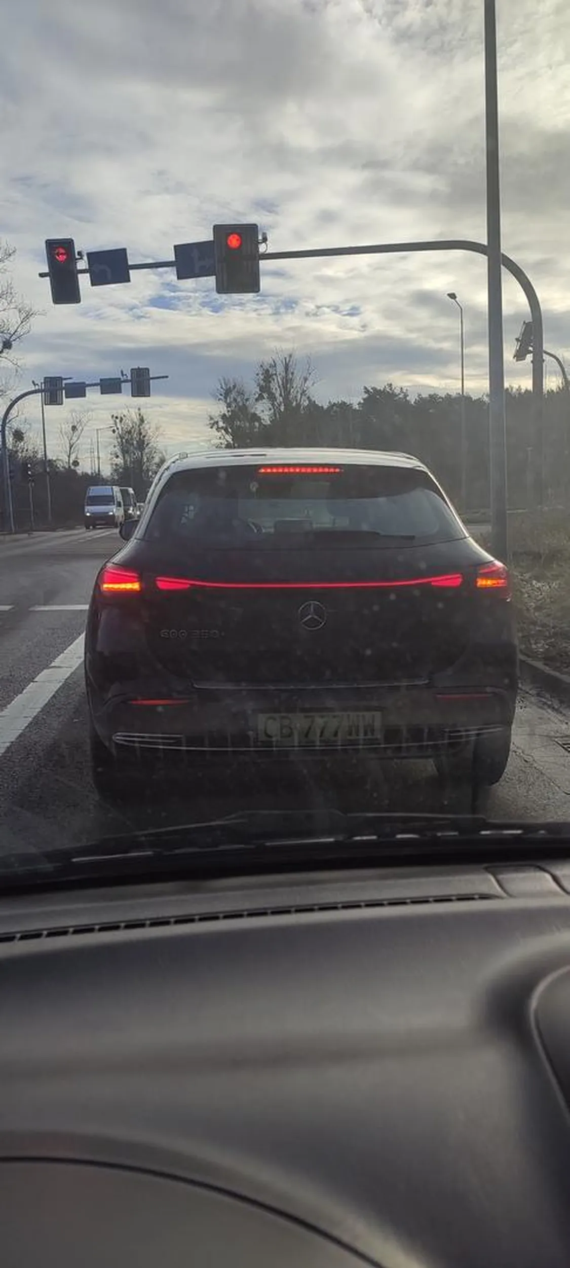 Kretyn jedzie 40km/h , gdy tylko zacząłem go wyprzedzać wciska gaz w podłogę i tak wielokrotnie, zamknąć w psychiatryku...