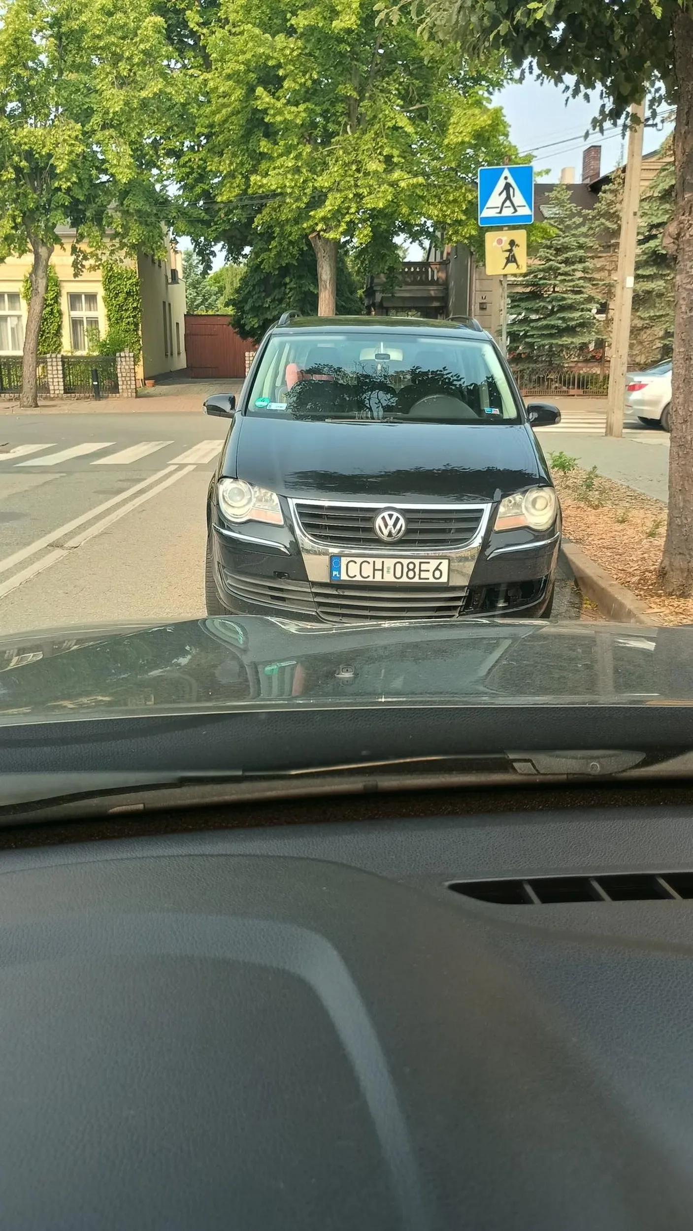 Parkowanie tuż przed przejściem dla pieszych