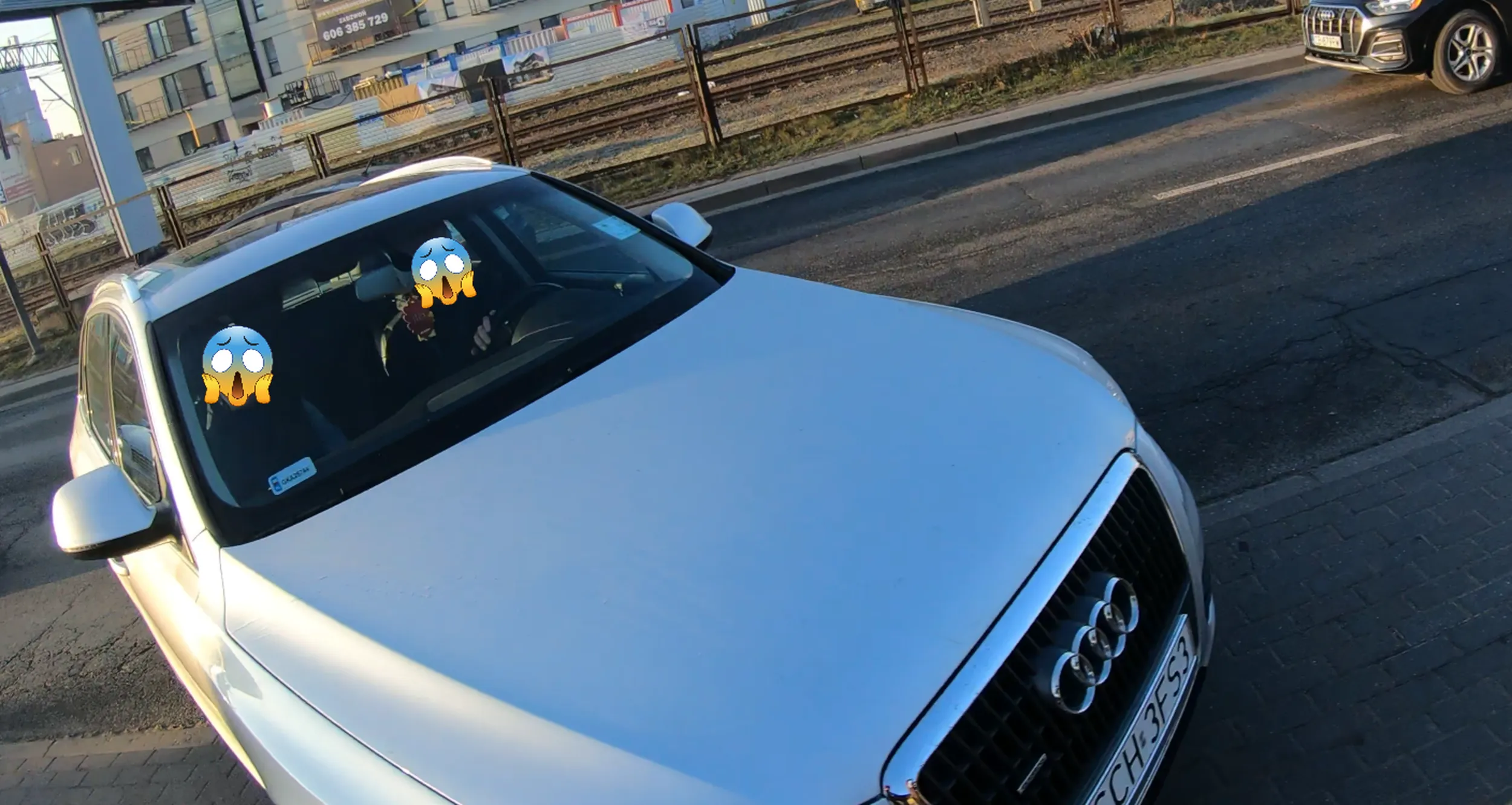 Pionek nie nie umiejacy patrzec w lusterka, rozjerzdza ludzi na ddr nagle skręcając do bramy do kołchozu pionków. ogólnie rejestracje może kradzione bo nadal ma naklejke na szybie z innymi numerami tablic "GKA28774"