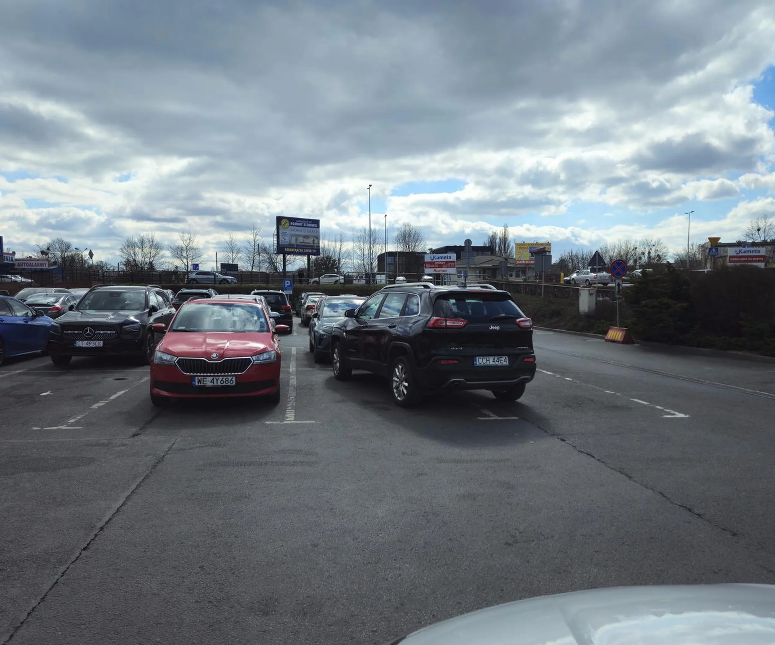 Sierota parkingowa po pierwsze po drugie przepisy ruchu drogowego to czysta abstrakcja....