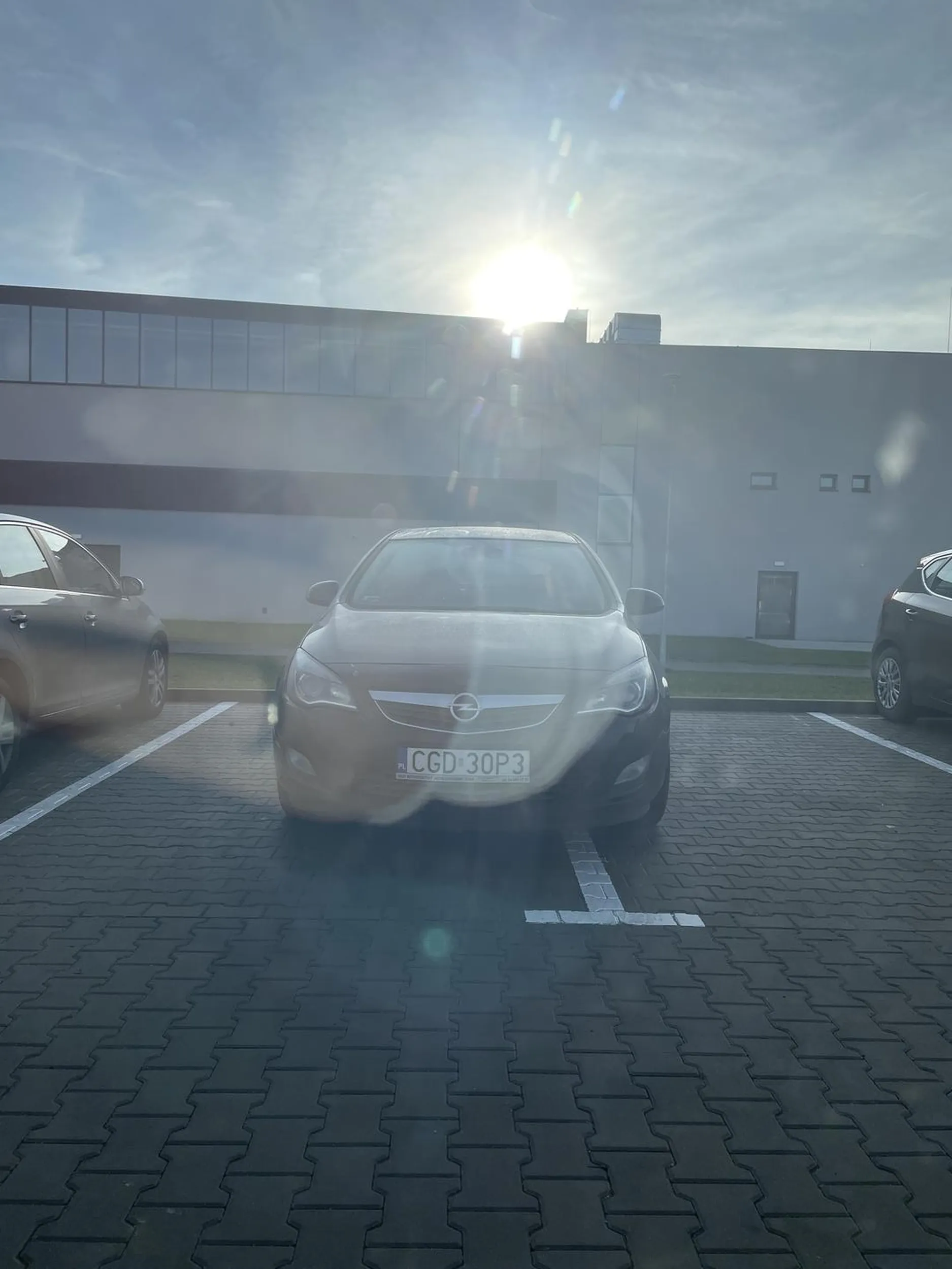 Rozumiem, że parkowanie w liniach jest zbyt wyczerpujące, ale tak mi zdupczyłeś dzień