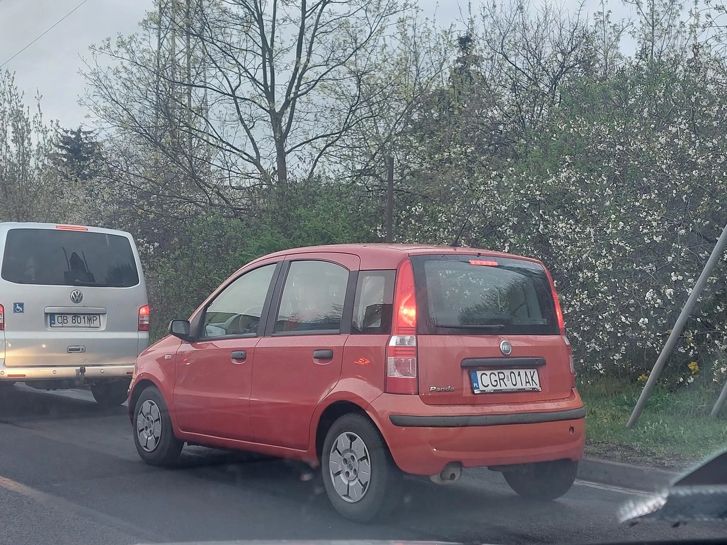 Typ celowo przyspieszył uniemożliwiając włączenie się do ruchu, chcąc doprowadzić do stłuczki