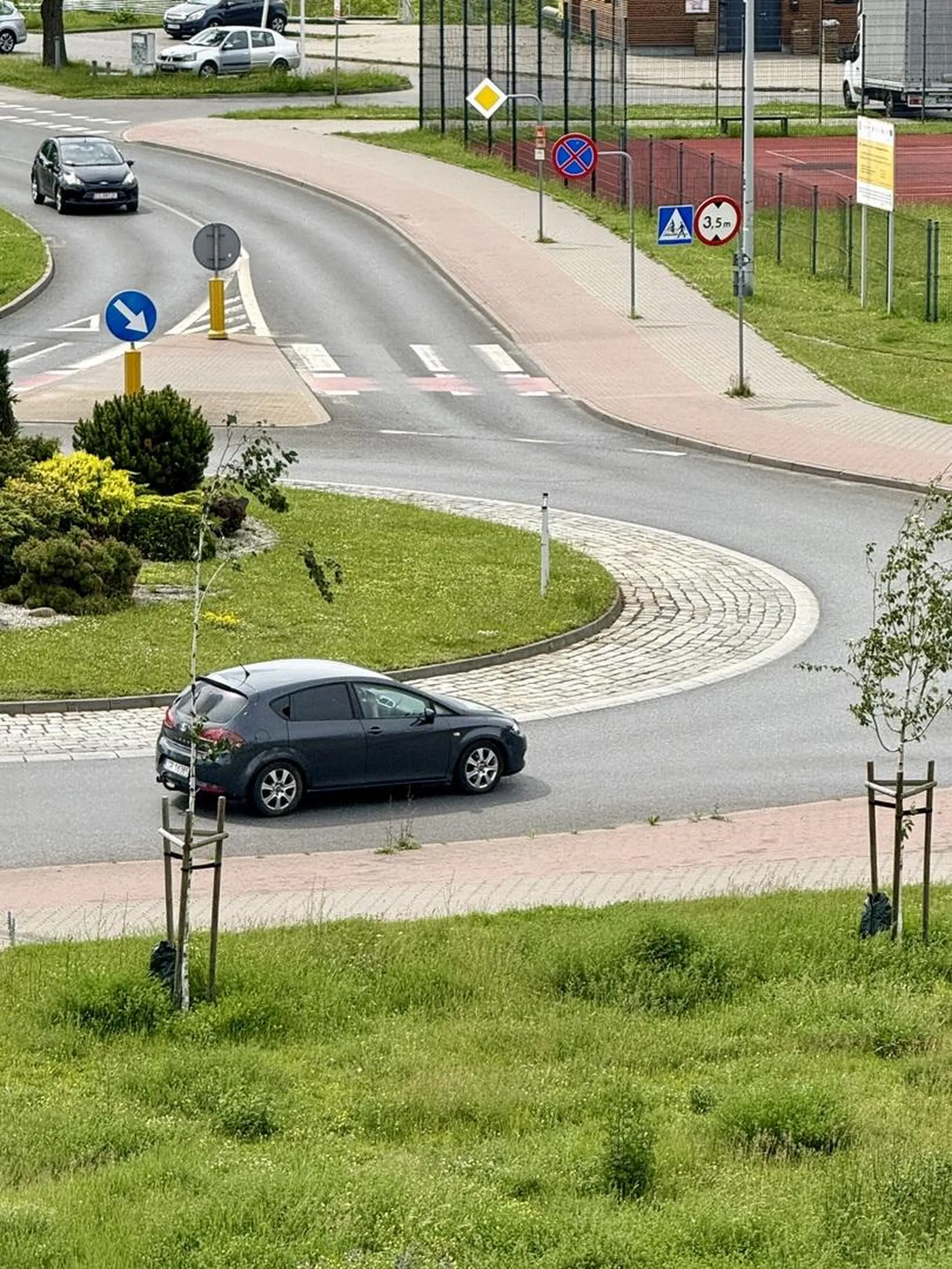 Wszedłeś w to rondo jak dzik w kartofle. Rodzice pewnie dumni, dziadkowie, lokalna społeczność