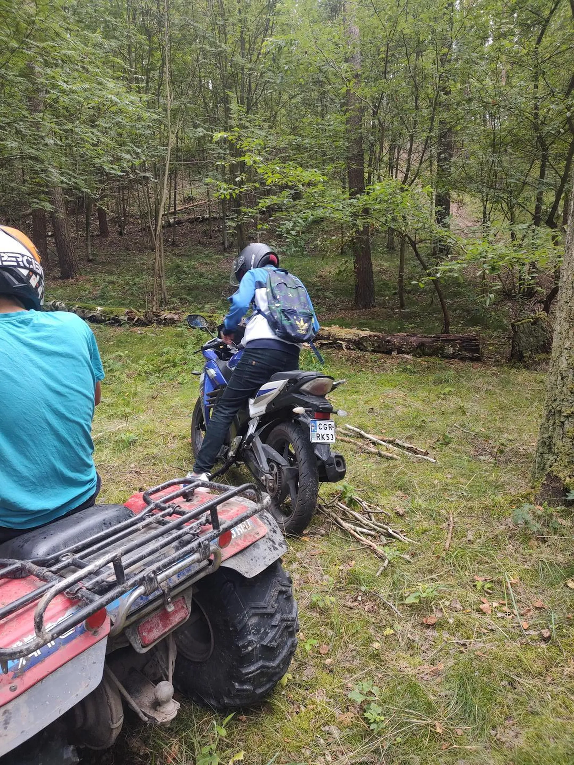 Miły koleżka, przywiózł piwo 30km od domu :)