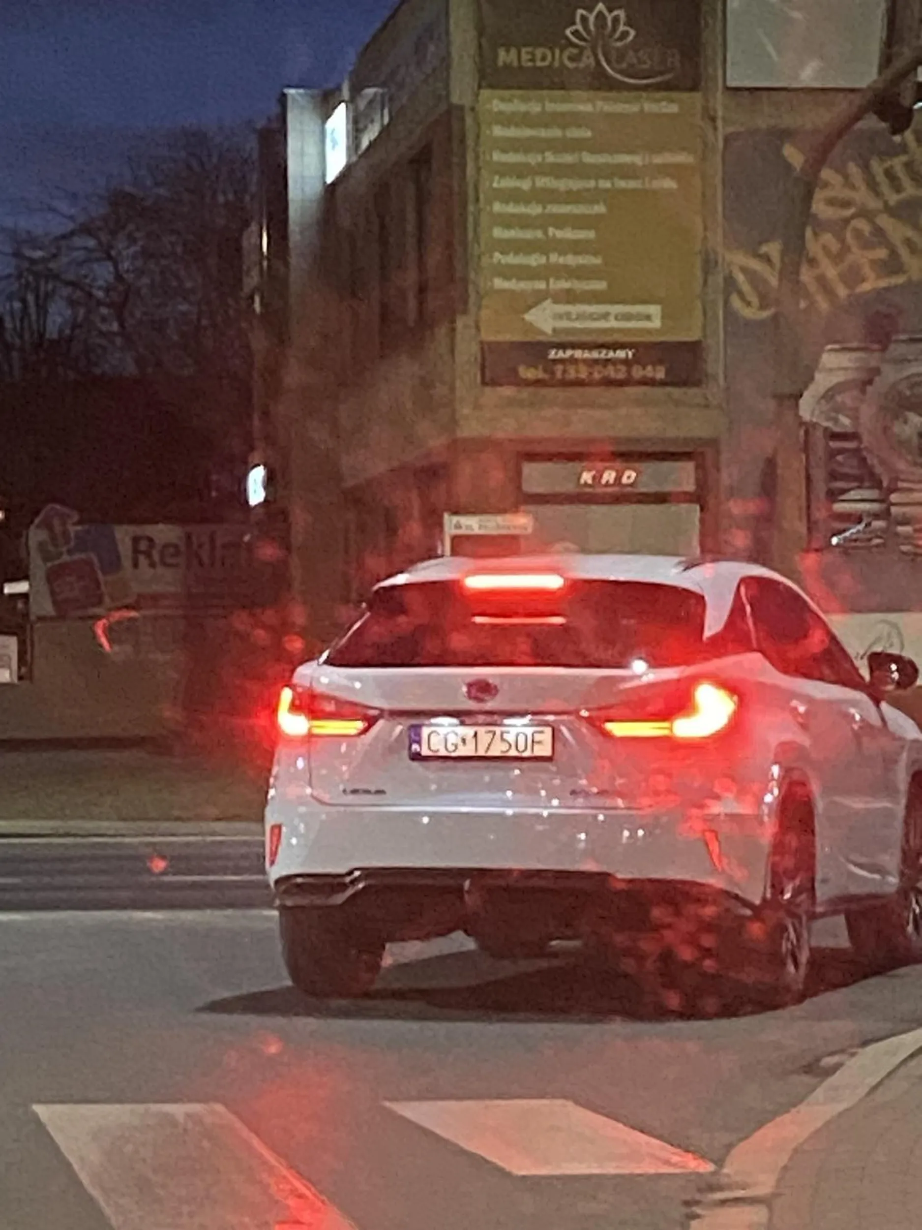 Nie pozdrawiam wpycha się na pas i na dodatek jedzie na czerwonym xd mocne