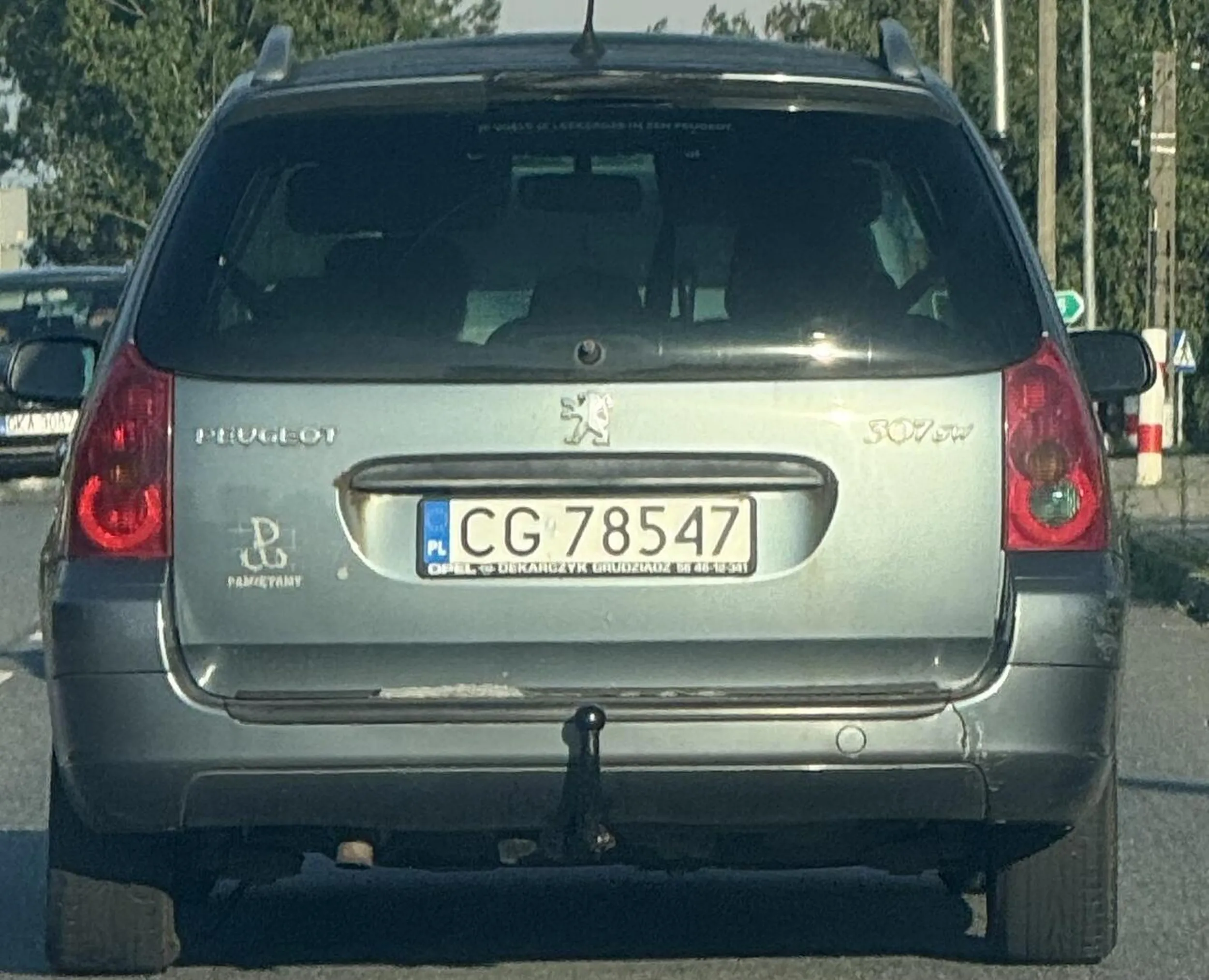 Zainwestuj w światła stopu, k**waaaa chociaż w jedno!!! Ktoś Ci kiedyś w dupę wjedzie, chyba że na to liczysz.