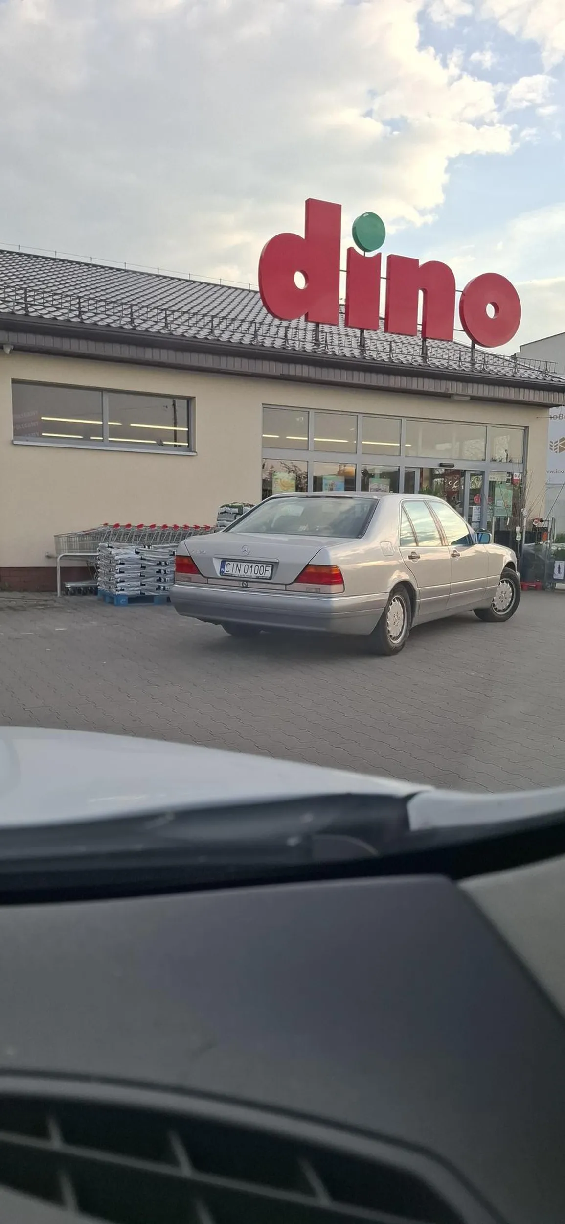 do sklepu trzeba było wjechać żeby jeszcze bliżej mieć