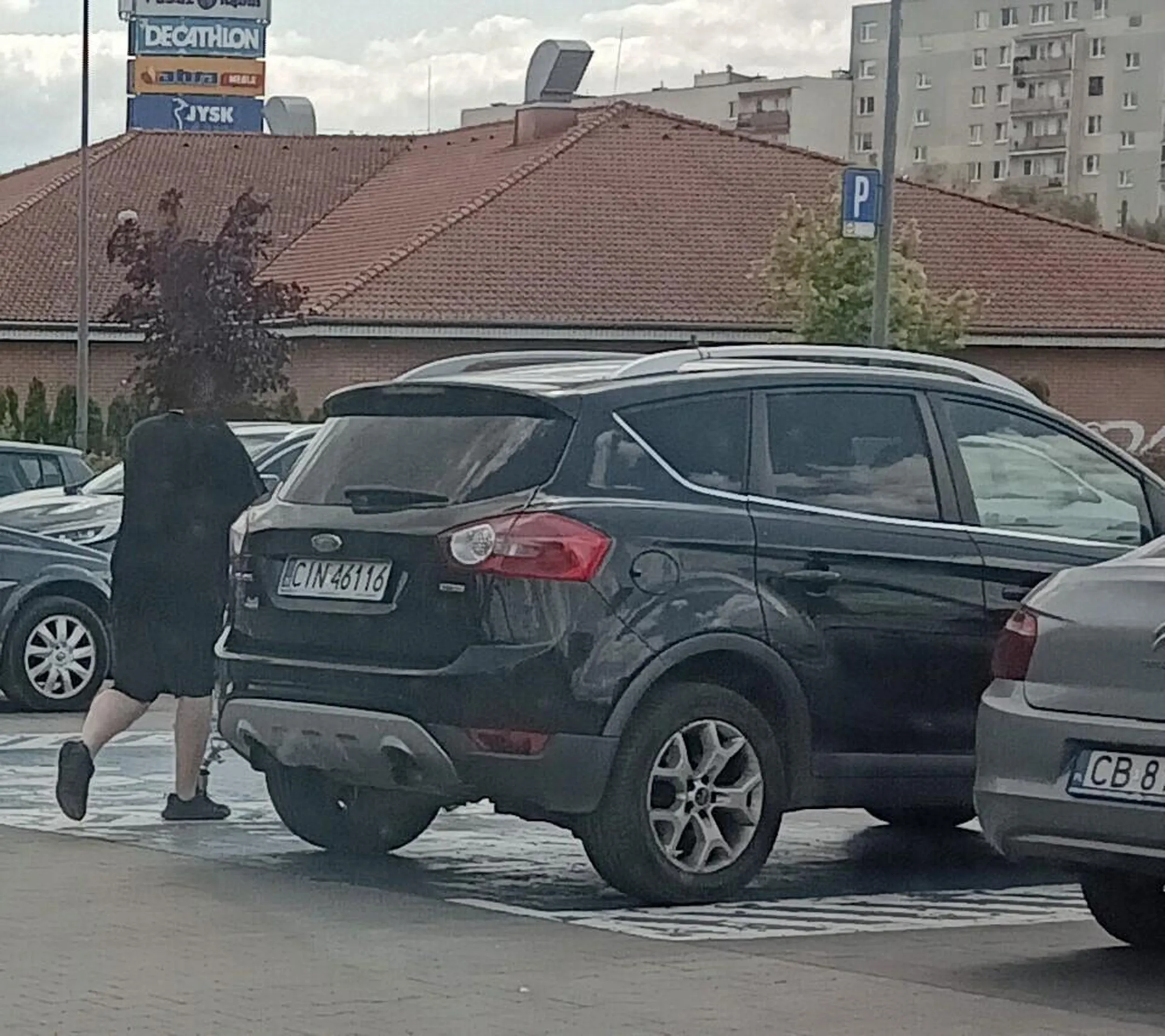 Burak, parkuje pod lidlem na miejscu dla rodzin z dziećmi w czasie gdy niema z nim dzieci.