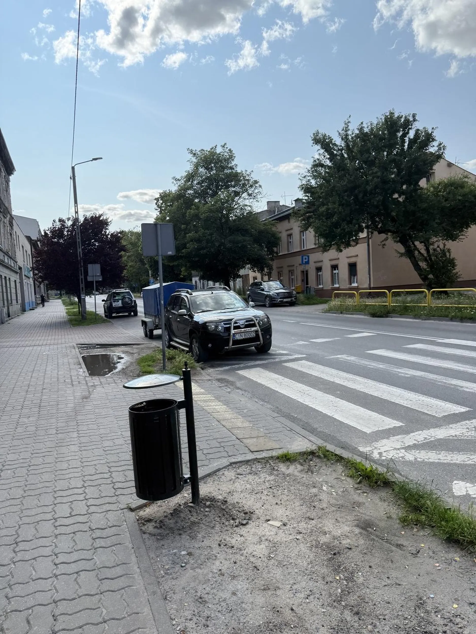 Może jeszcze bliżej lasów zaparkuj?