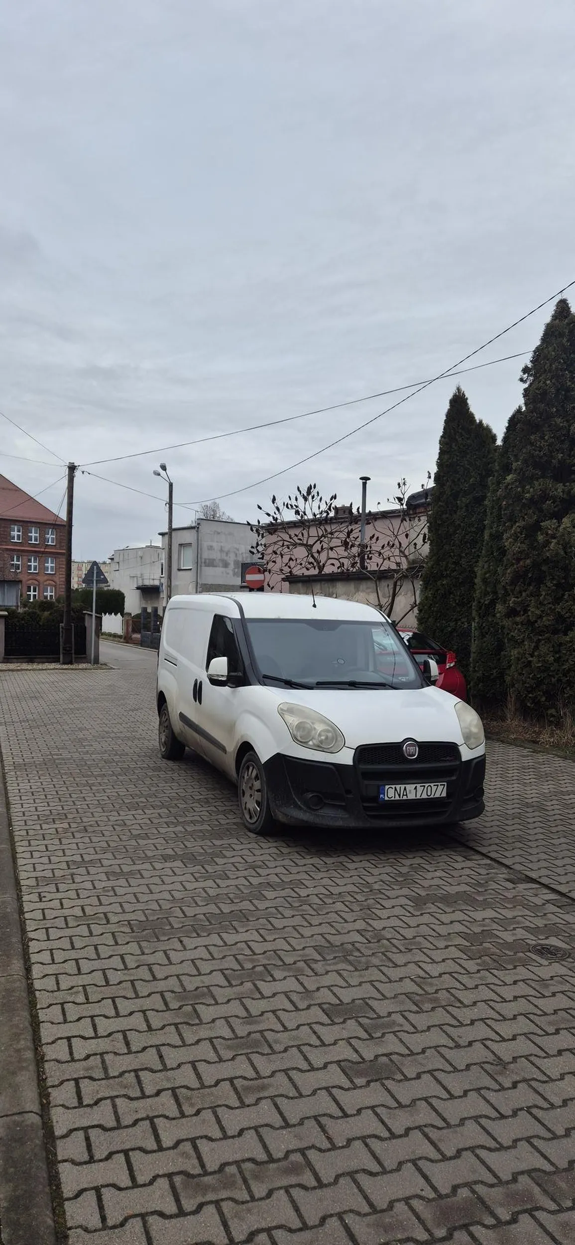 Pan z Fiata wspalniale stanął na środku drogi. Nie pozdrawiam.