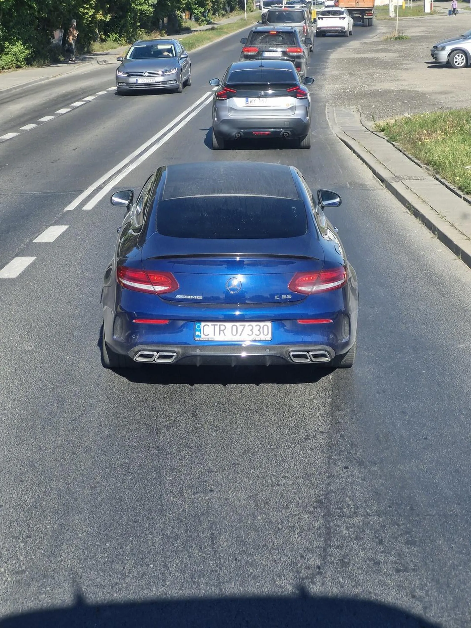 Naucz się dzieciaku jeździć a nie wbijasz z pasa do skrętu w lewo na pas w środkowy następnym razem nie uciekaj