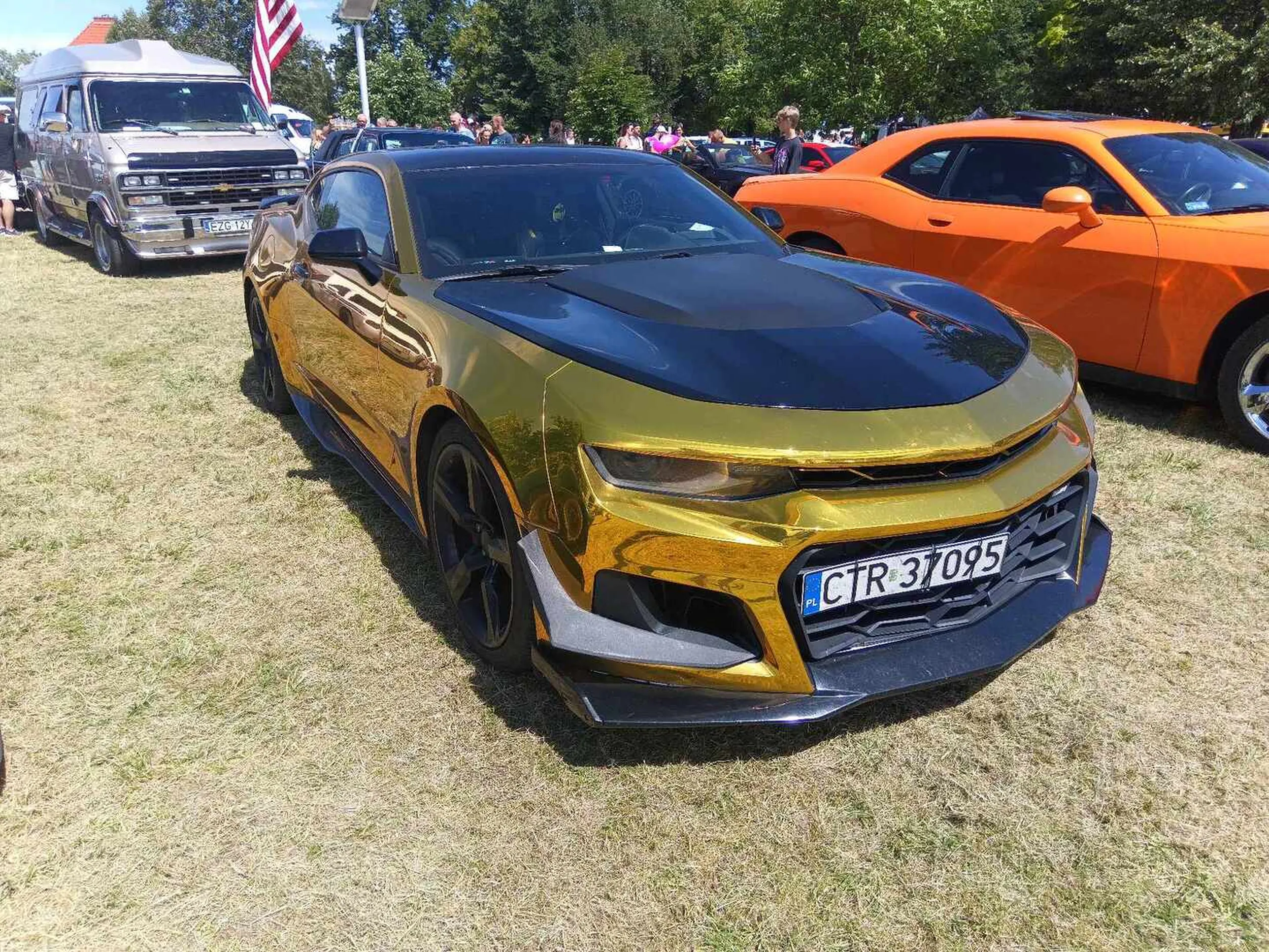 Auto ładnie się wyróżnia wśród innych niewiem jak aktualnie wygląda ale posiadam zdj ze zlotu w Wałczu 2024