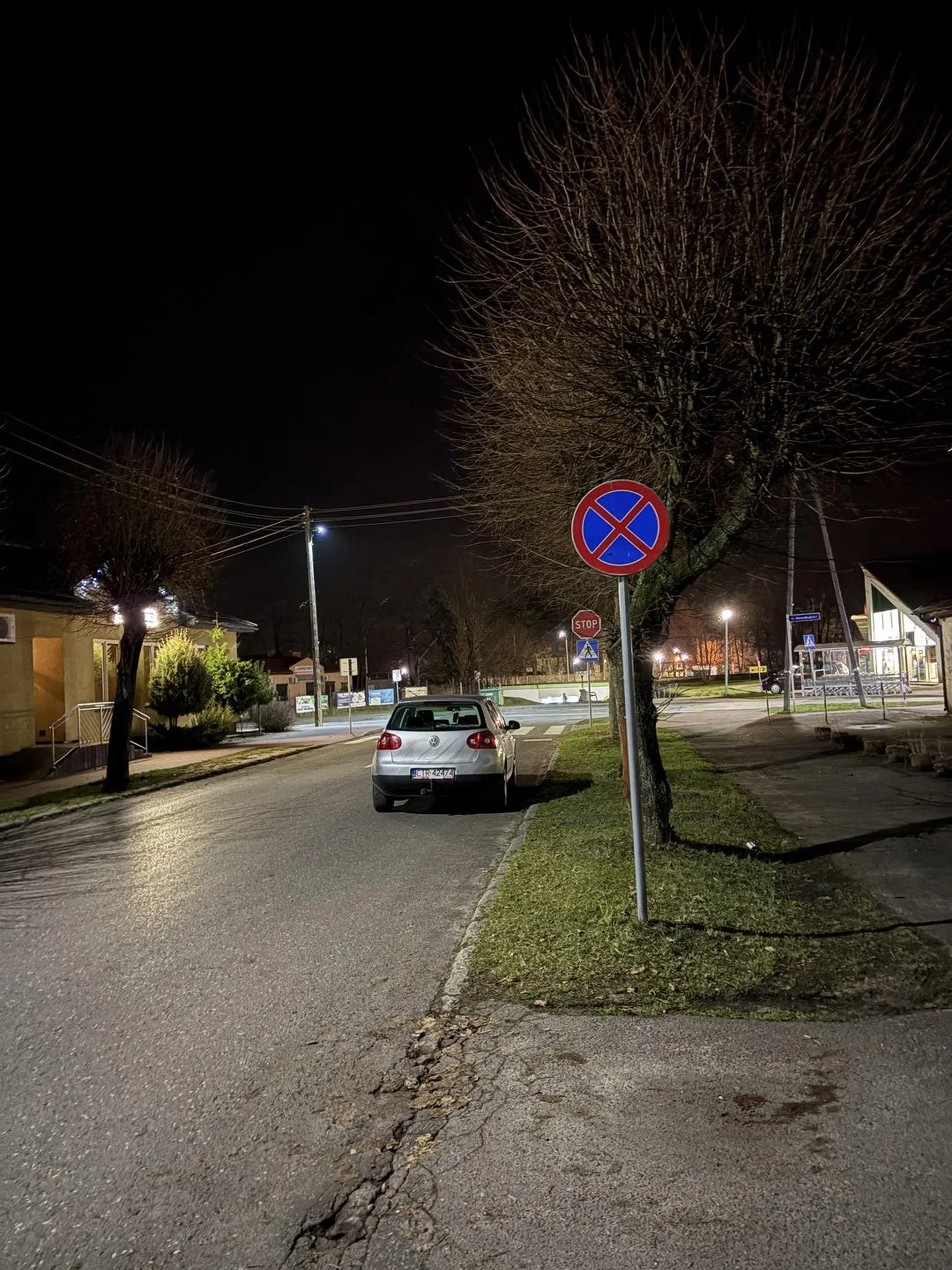 18:22 dnia 16.11.2025 Kierowca powinien udać się do okulisty lub kurs prawa jazdy