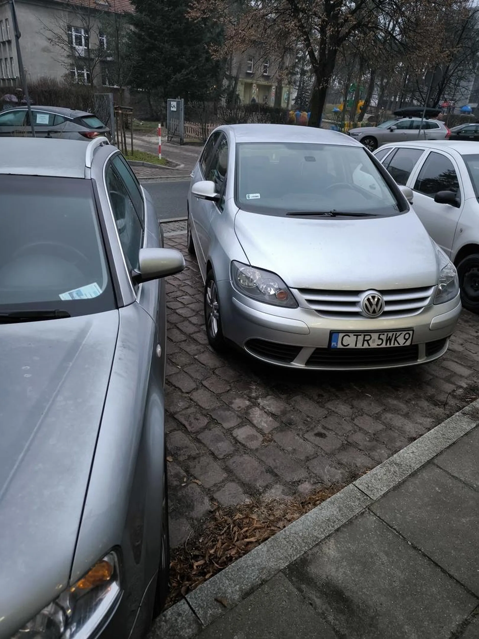 Parkowanie na 5+, gratuluję umiejętności.