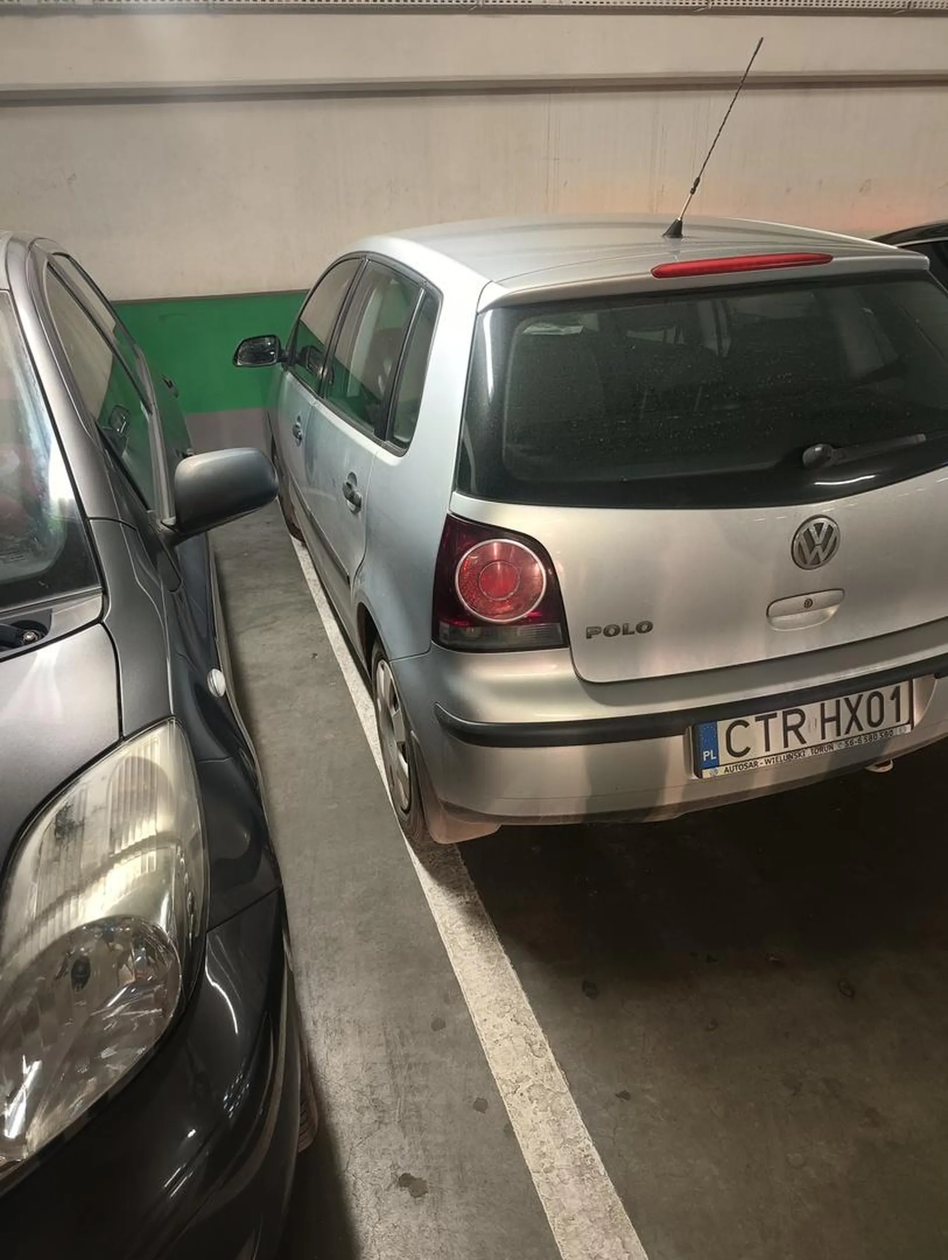 Baran parkuje tak że nie da się do samochodu wsiąść