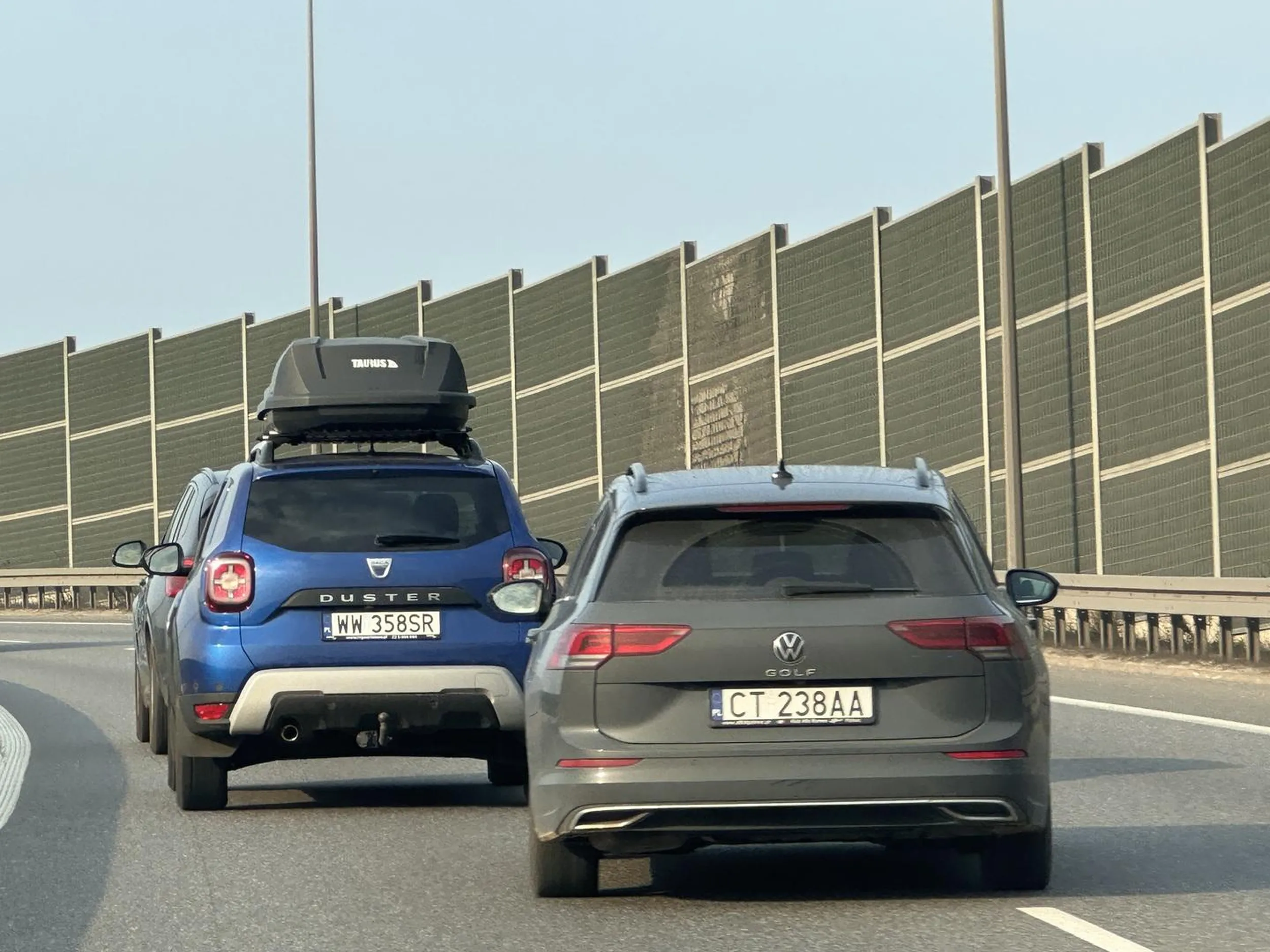 Ma kamerki a nie trzyma minimalnej odległości, wymusza pierwszeństwo