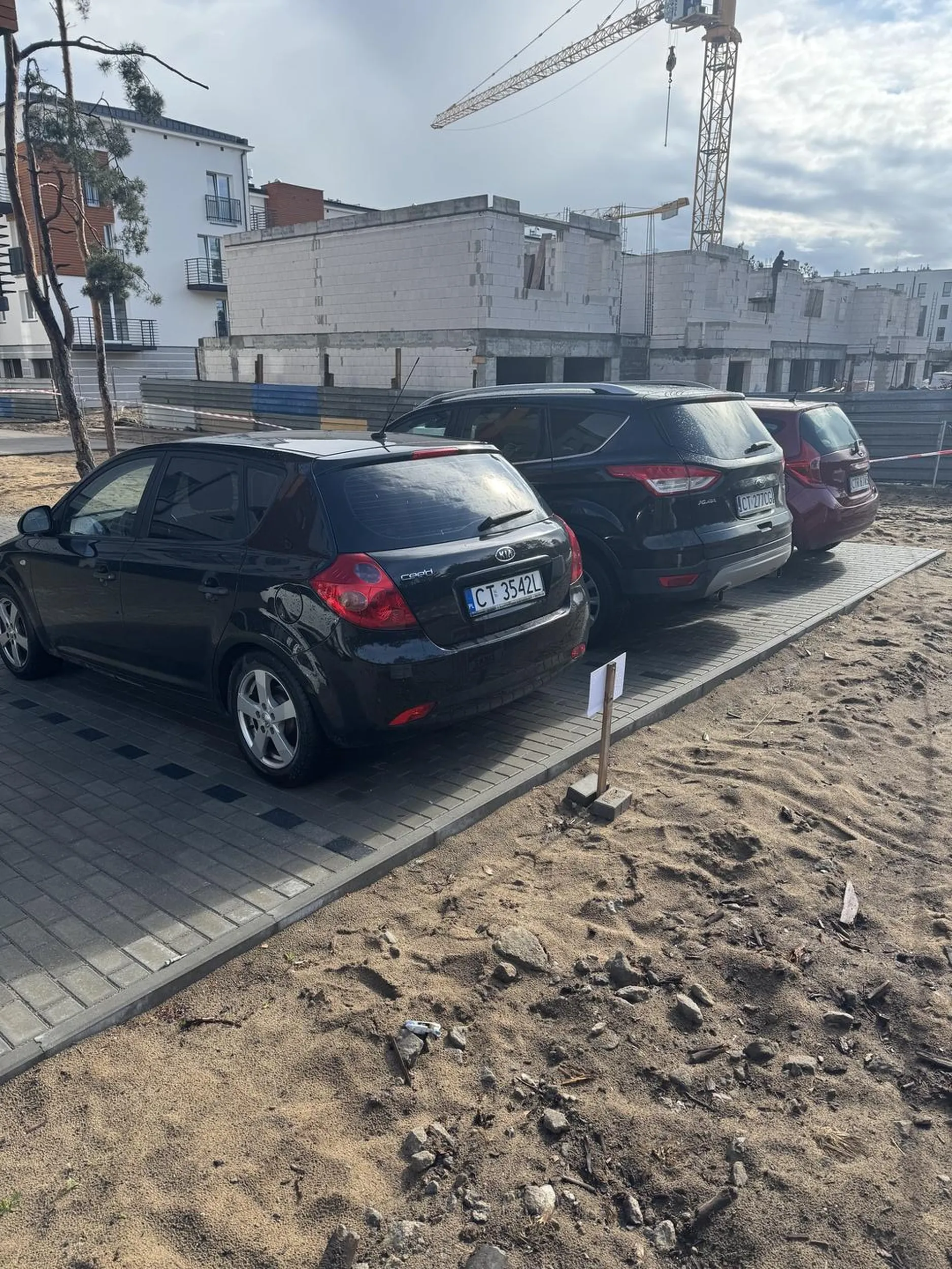 Kierowca ma problemy z czytaniem, zakaz parkowania miejsce prywatne