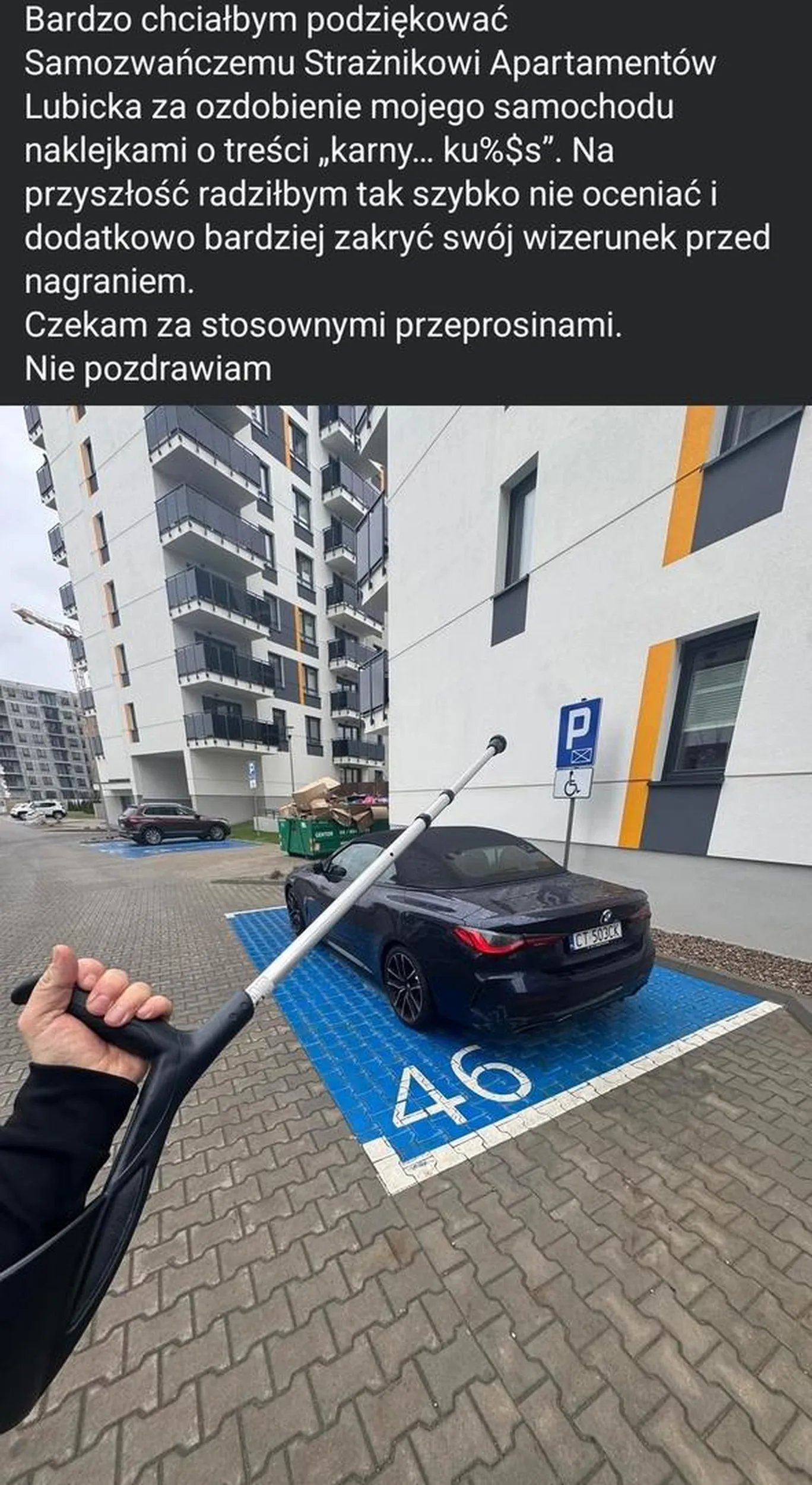 Kierowca BMW uważa, że skoro ma "kule" to nagle może parkować na miejscu dla niepełnosprawnych nie posiadając karty. Typowy objaw syndromu BMW.