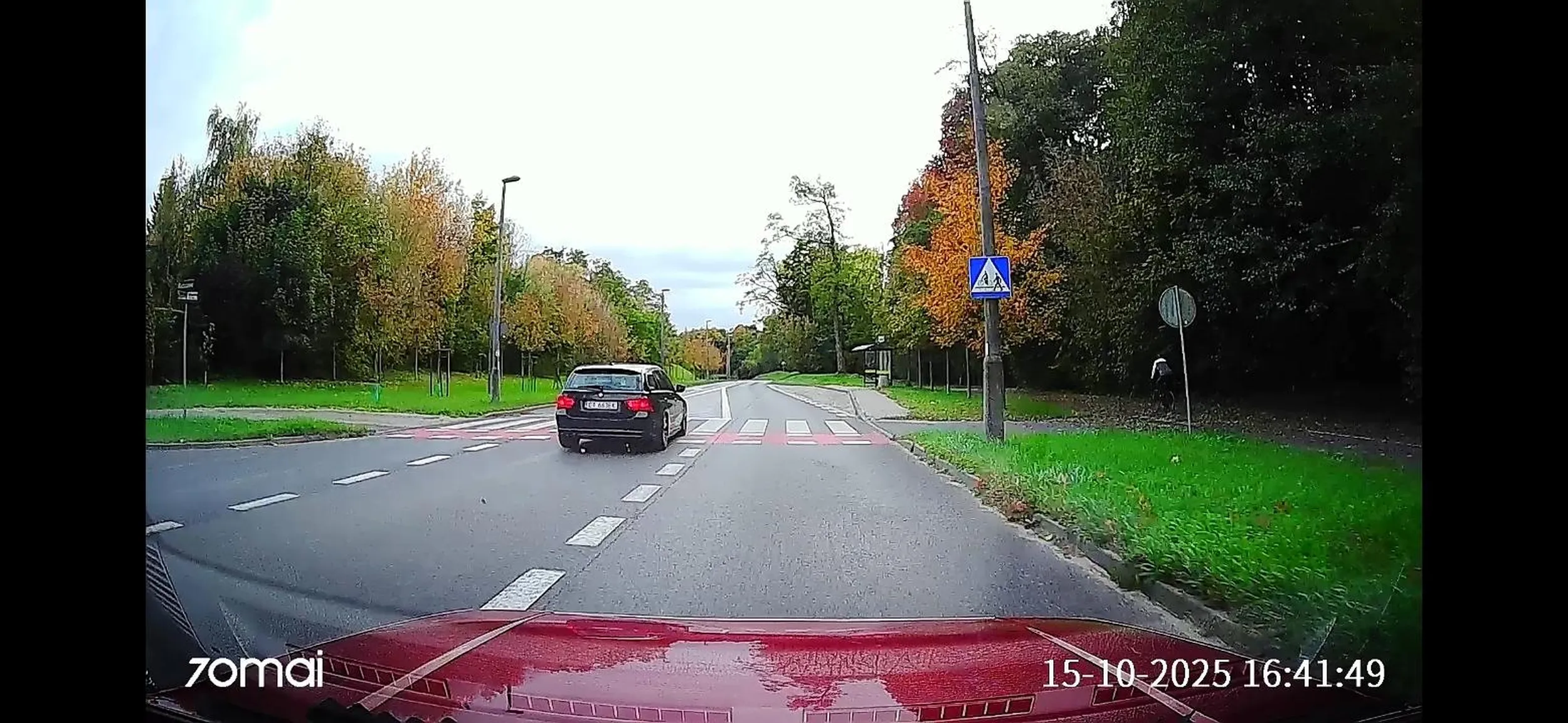 Siedzi na zderzaku i wyprzedza na wszystkim co się da