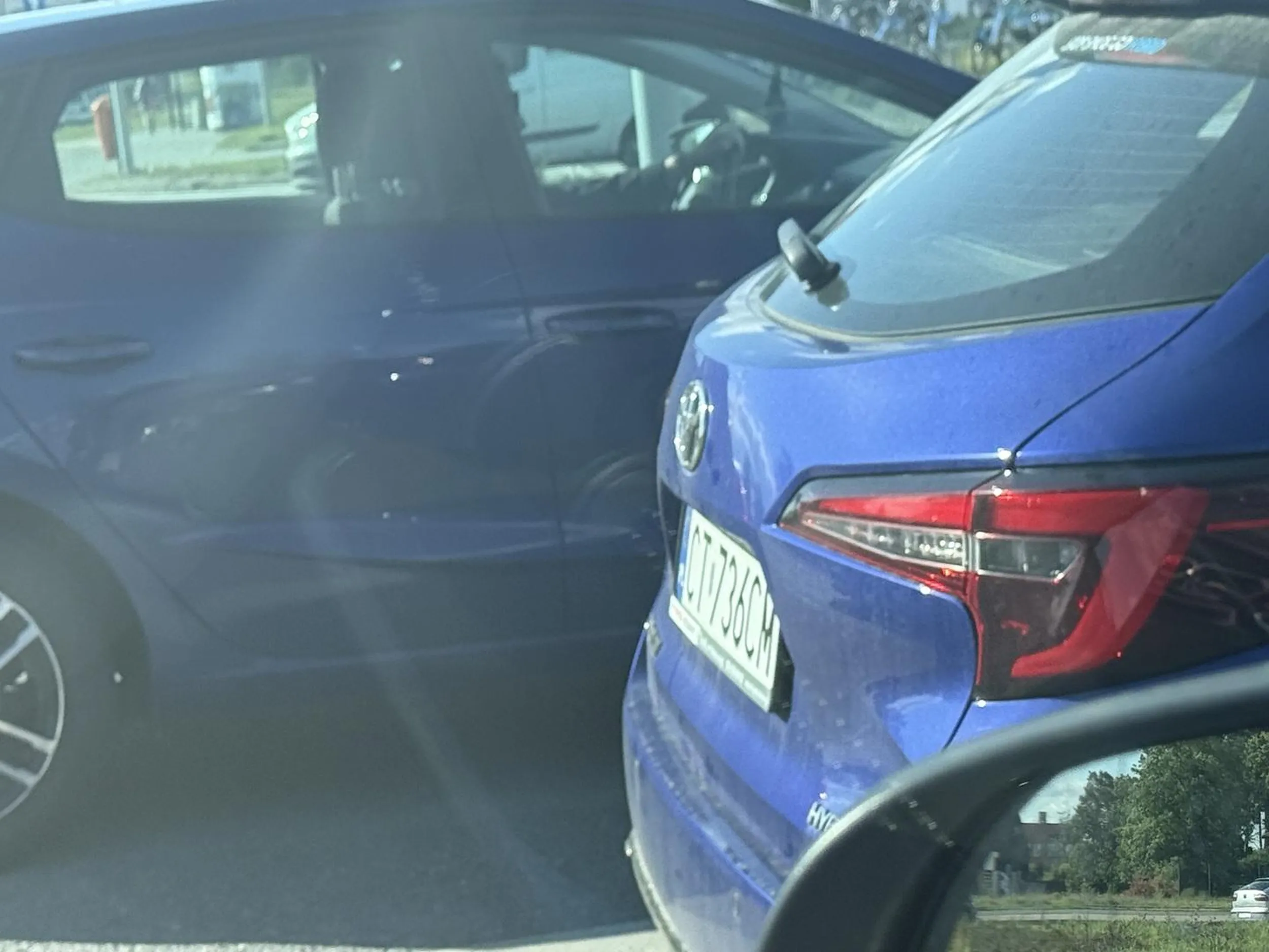 Absolutny pirat drogowy nie znający zasad ruchu drogowego. Dodatkowo agresywny