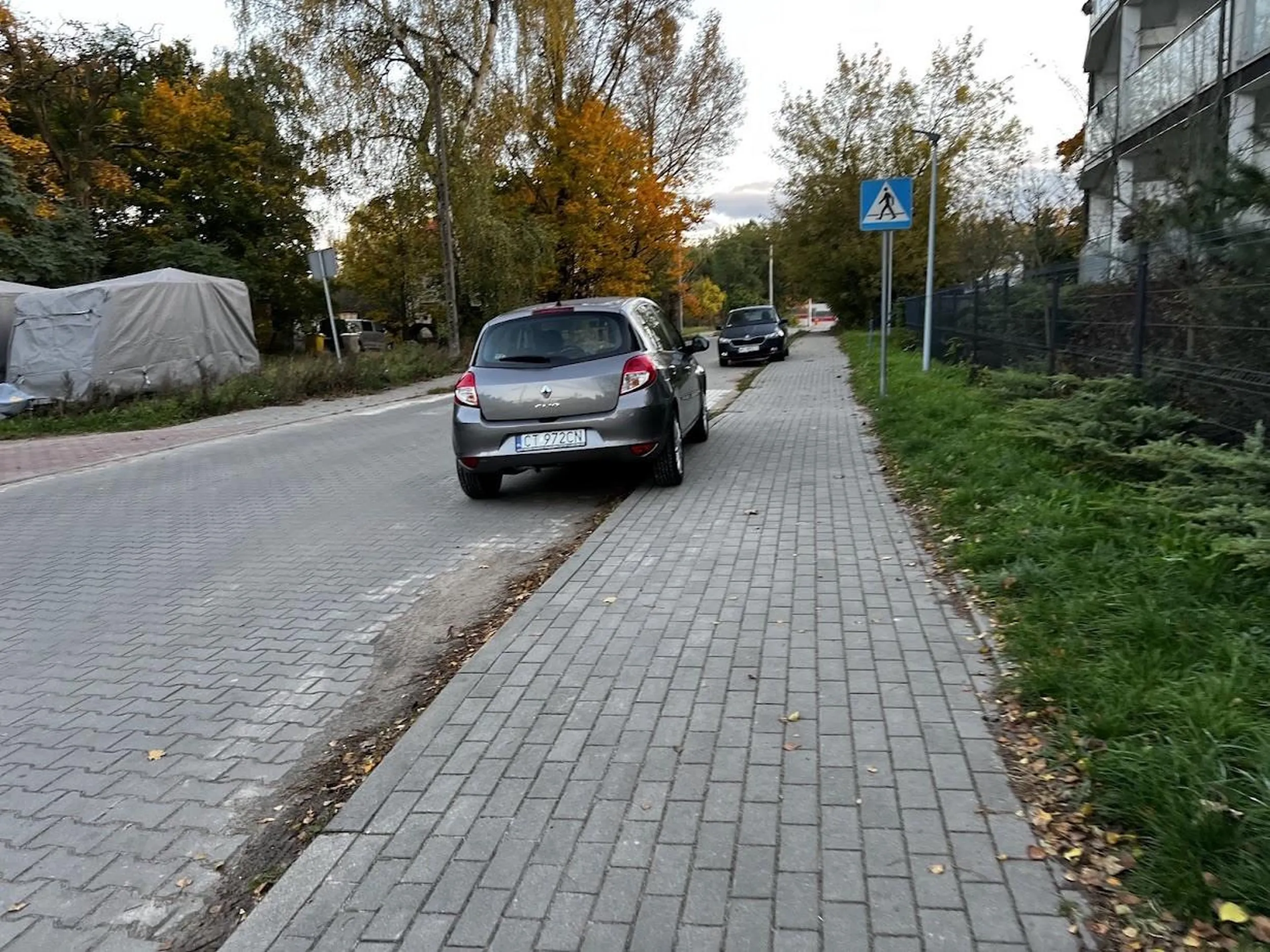 parkowanko przed przejściem dla pieszych