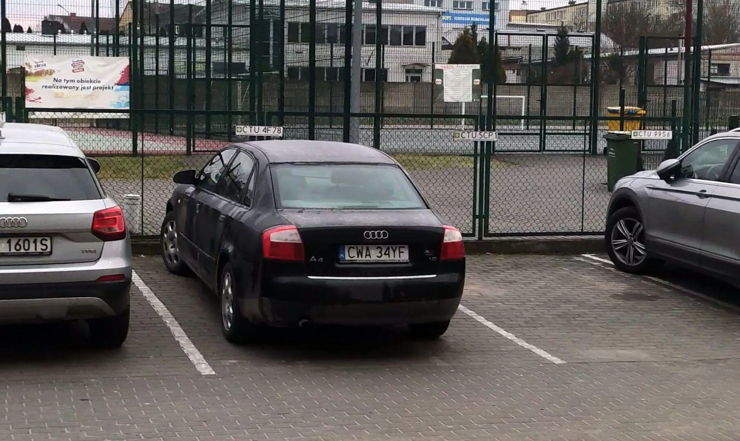 Co za buractwo... Przyjeżdżam rano do pracy i nie mogę stanąć na MOIM, PODPISANYM miejscu parkingowym pod szkołą.