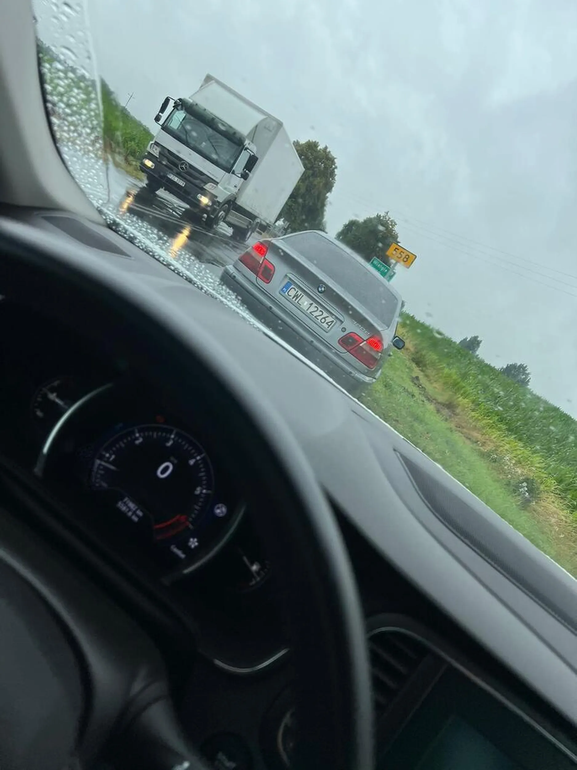 Spowodował wypadek i uciekł.