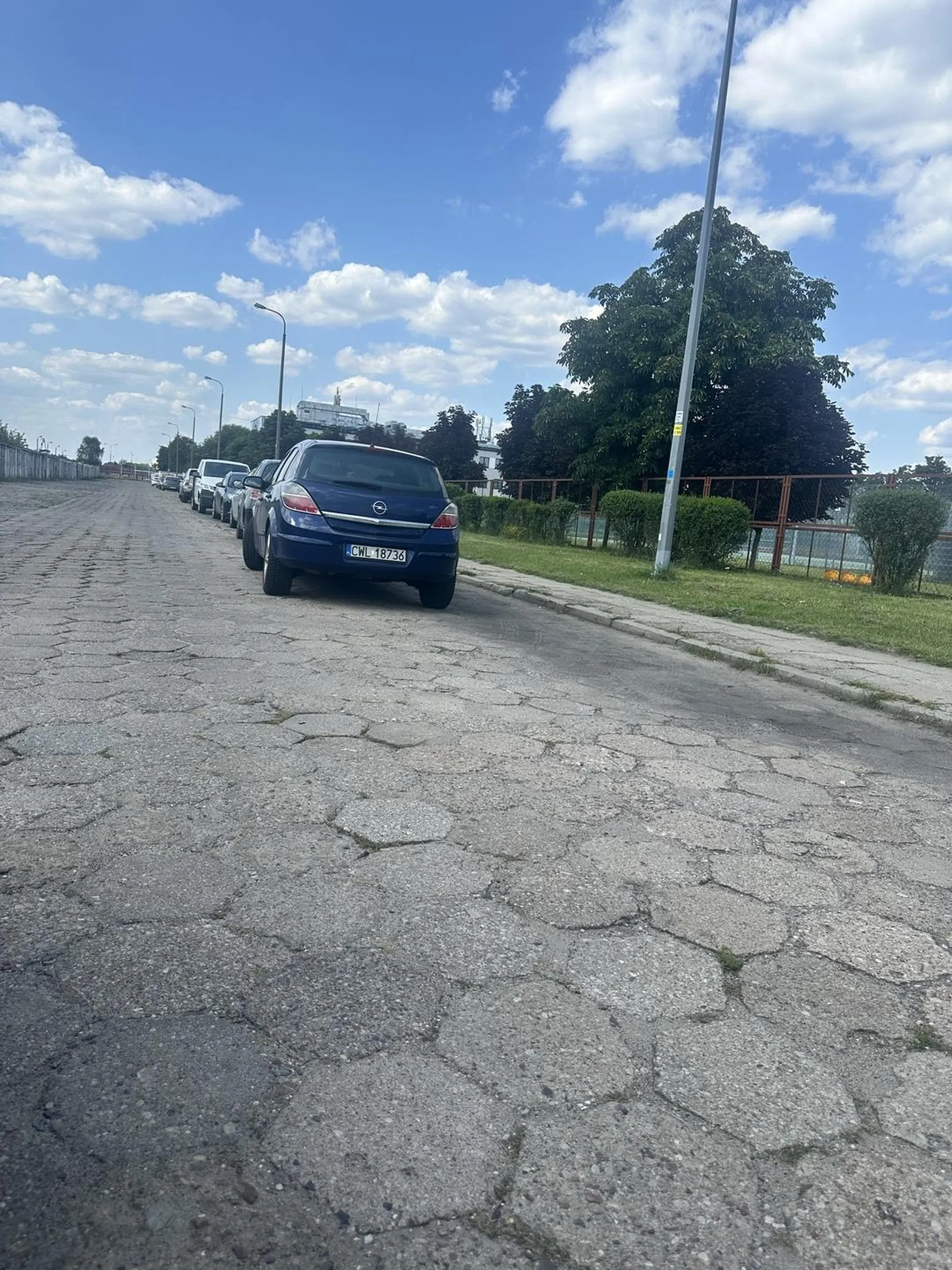 Prawo jazdy oddaj do Lay’sów, po stylu parkowania strach się bać jak jeździsz.