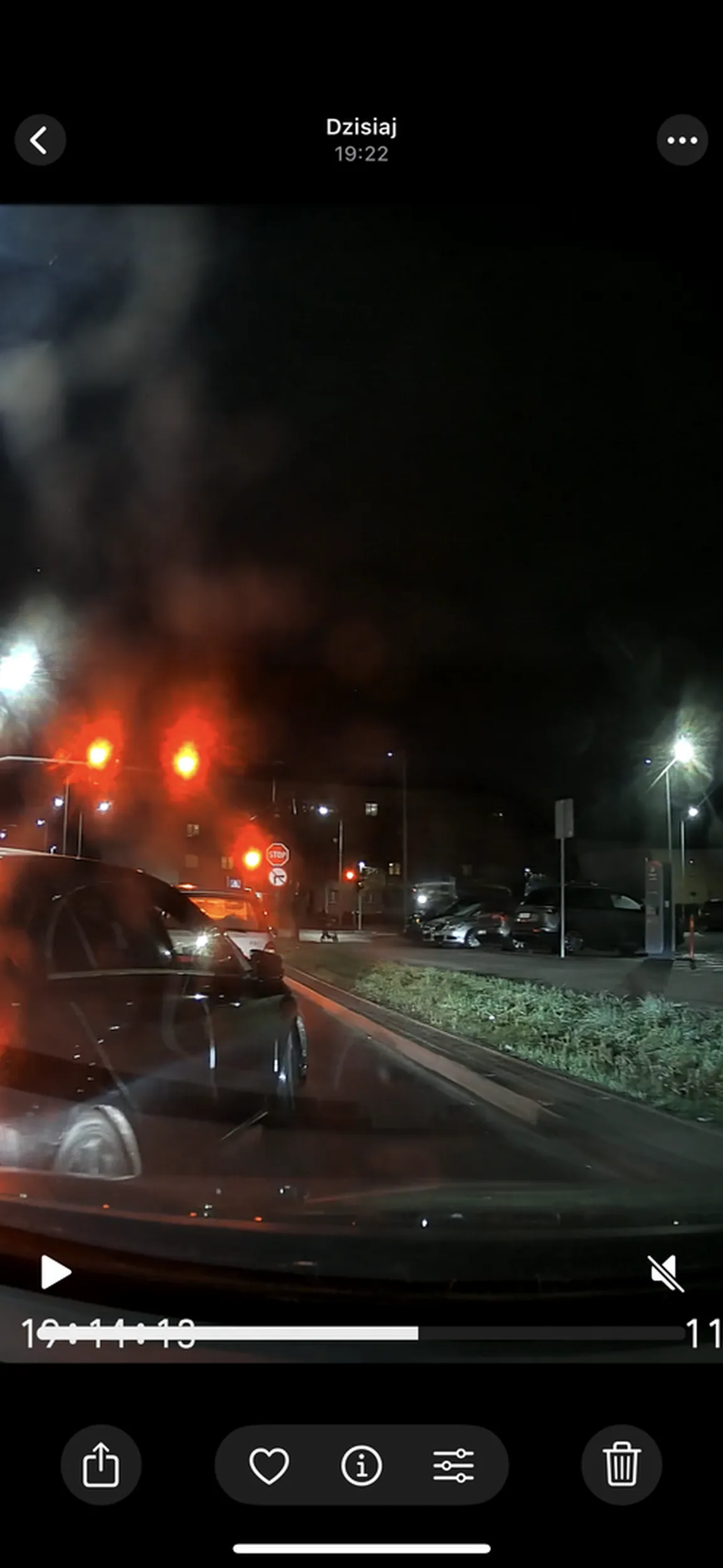 Prawko znalezione w chipsach. Zajeżdża drogę. Nie potrafi korzystać z dwóch pasów do skrętu w lewo