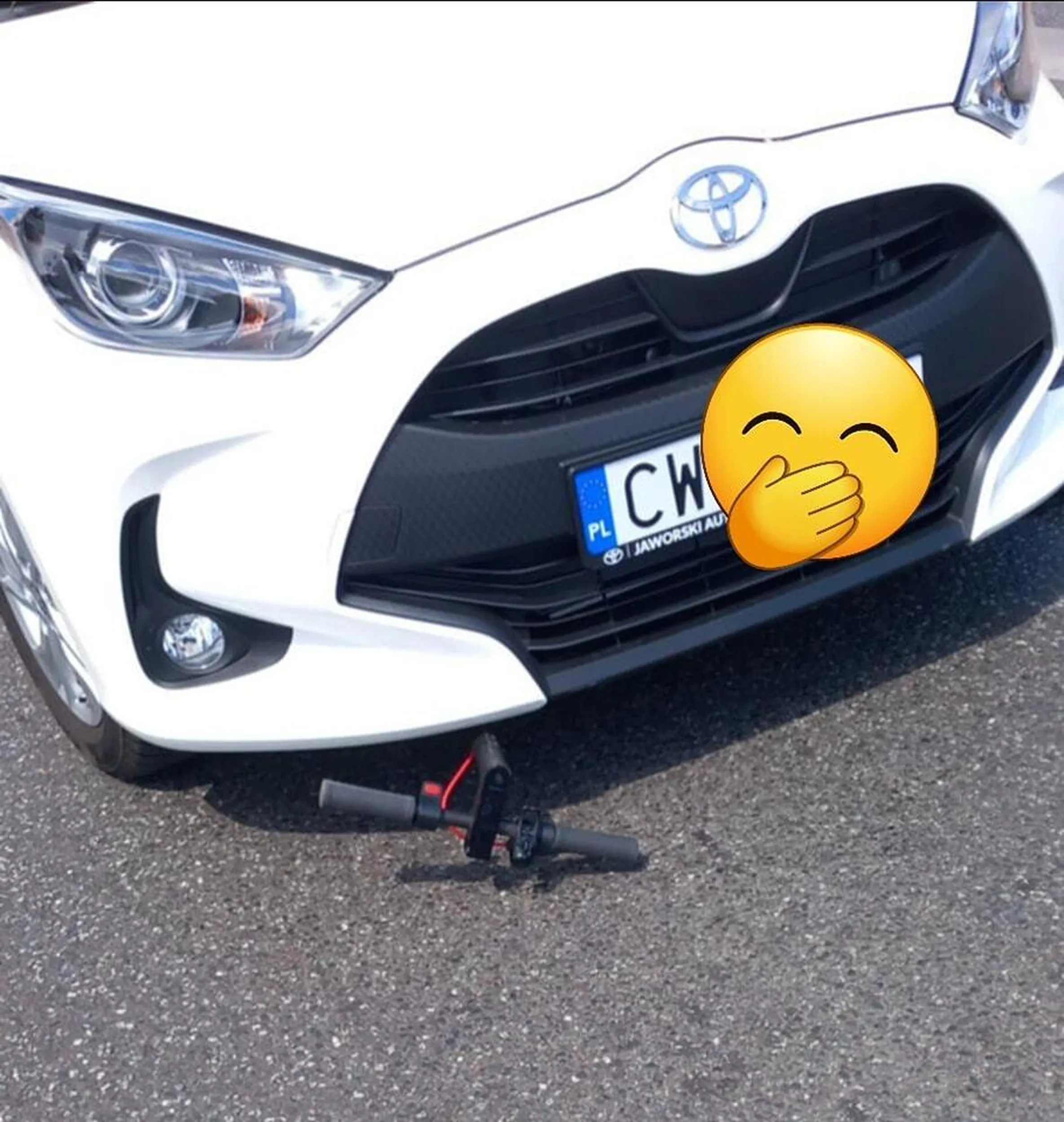 Kierowca potrącił 16 latke na hulajnodze.