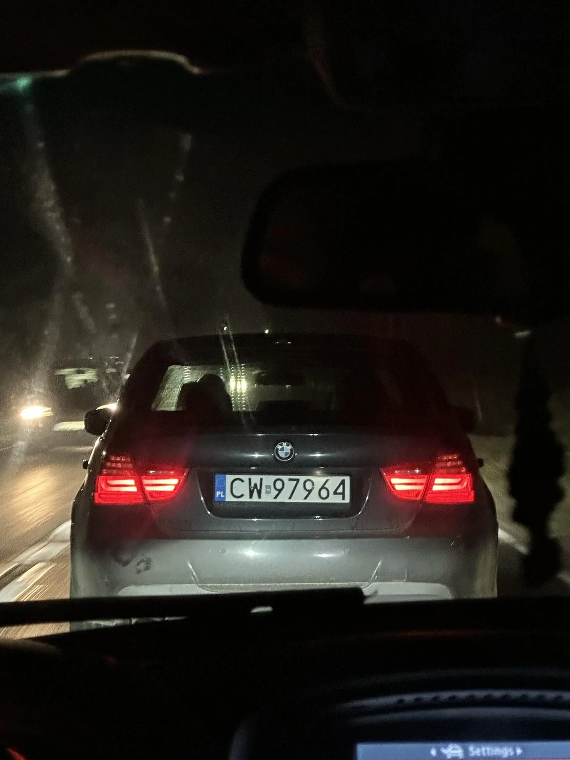 Kierowca? No chyba nie gość nie potrafi jeździć wyprzedza jakieś pół minuty, wyprzedza zwalnia zjeżdża Nmw co ten gość ma w głowie nie polecam