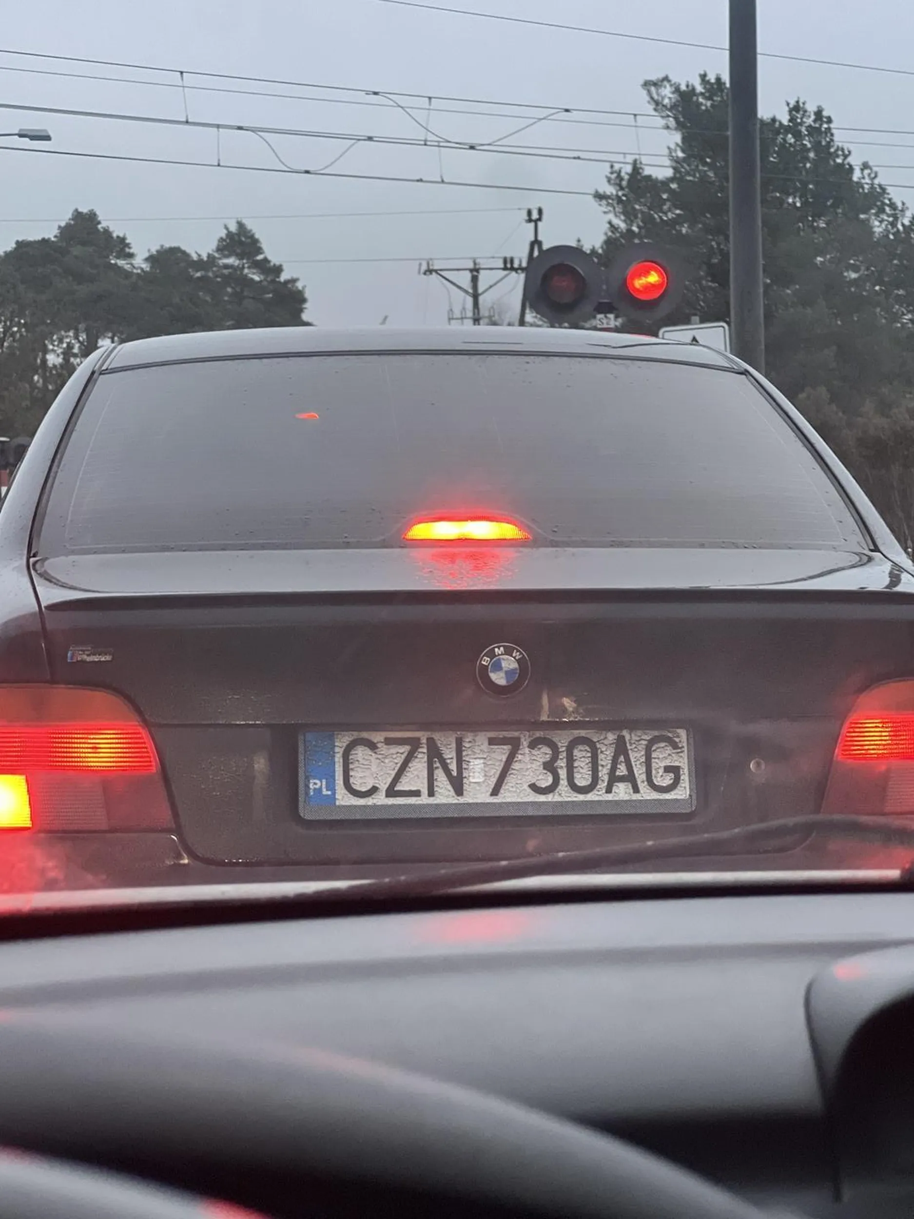 Bierze olej  dymi jak parowóz