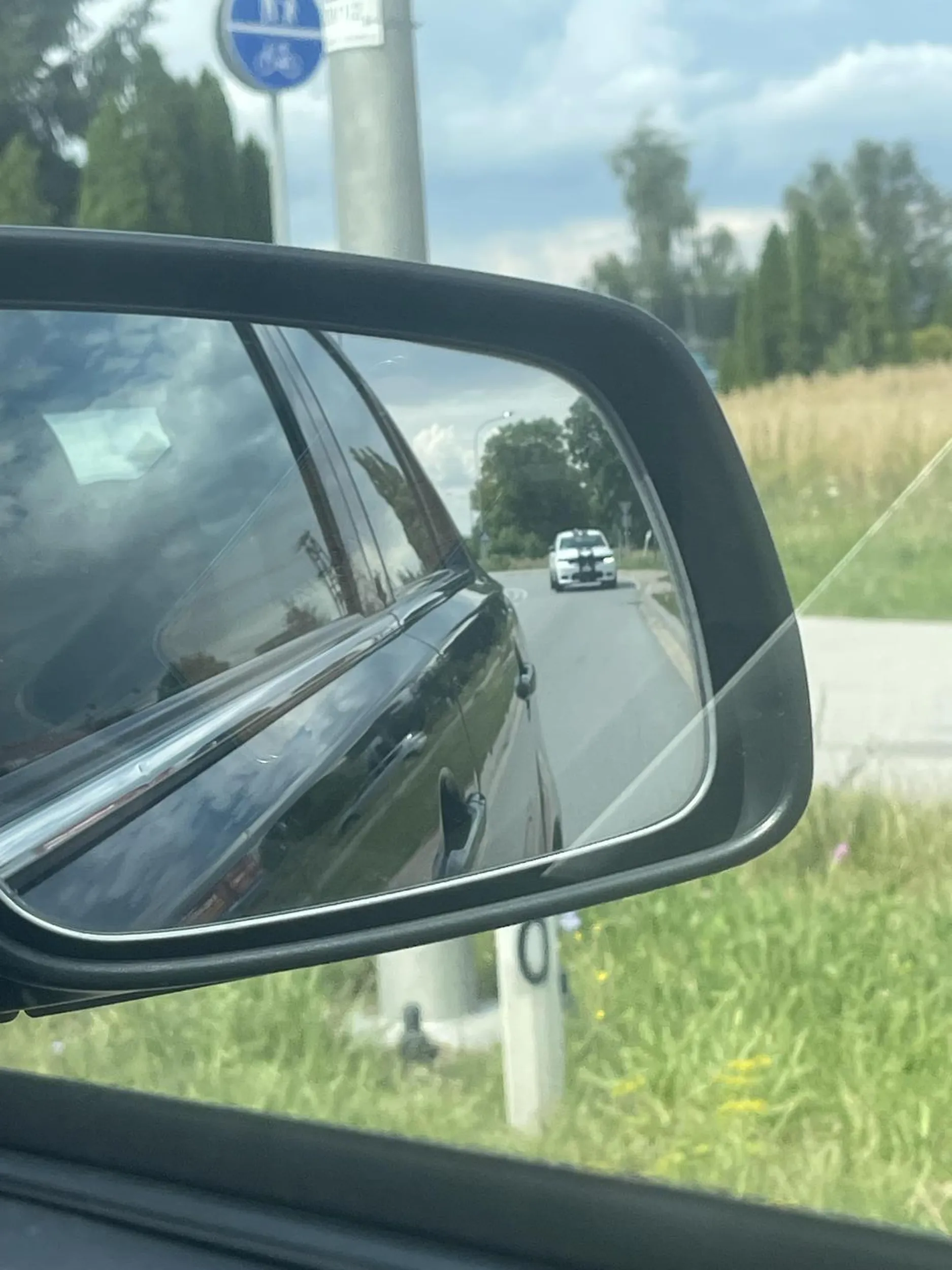 Bardzo podejrzany kierowca, jechał za mną od wjazdu na A1 aż do łodzi i mnie śledzi