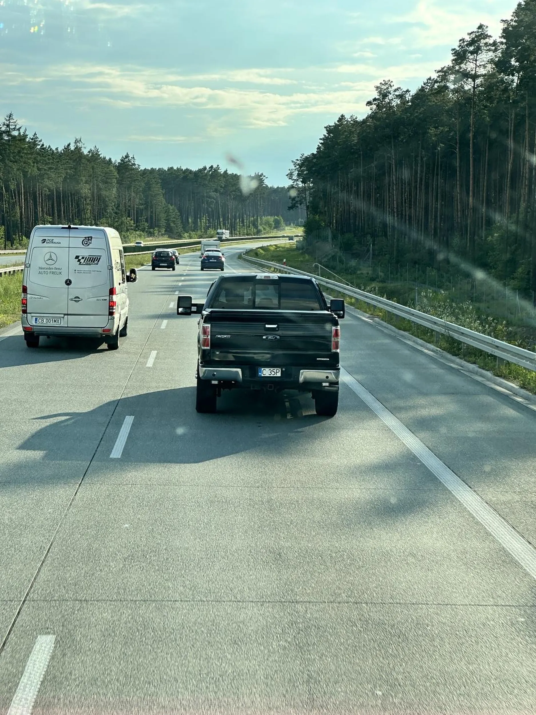 Jak Cie cymbale nie stać na paliwo to sprzadaj tego grata i zacznij rowerem jeździć!!!!